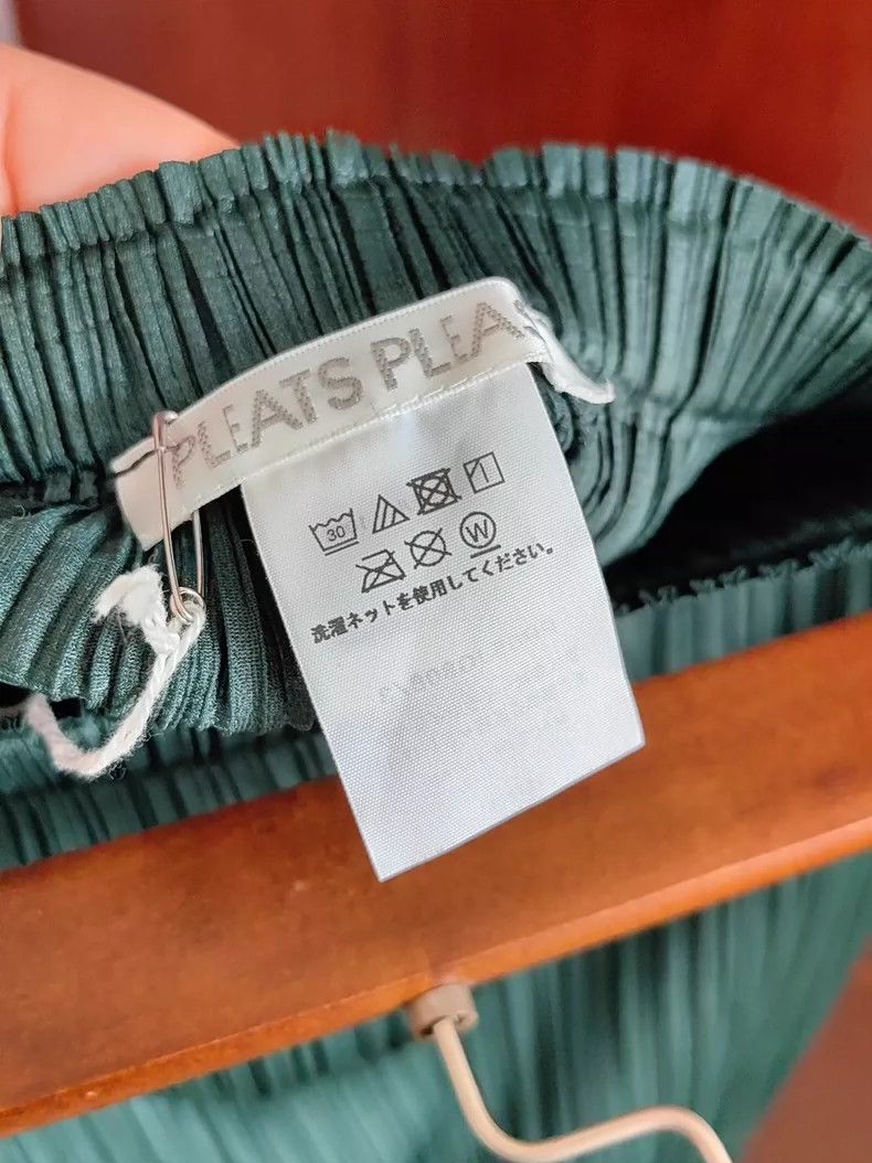 Issey Miyake Issey Miyake size:3 Dark green pleated skirt Size 22" - 3 Thumbnail