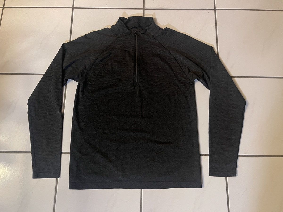 Lululemon Lululemon Quarter Zip Large Gray Metal Vent Tech Pullover Size US L / EU 52-54 / 3 - 1 Thumbnail