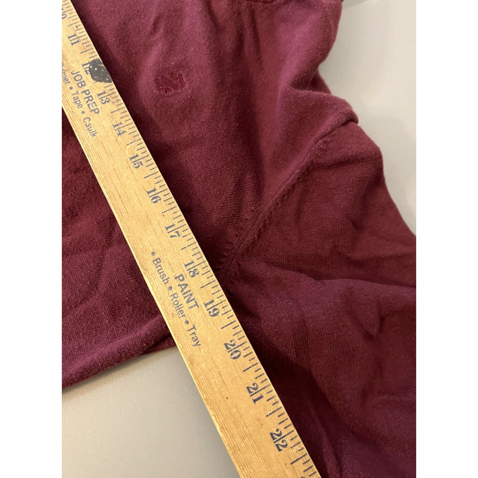 Izod IZOD Men’s V Neck Pullover Sweater Maroon Solid Long Sleeve Size M Adult Mens 90s Classic American Knit Pullover Lightweight All Seasons Golf Size US M / EU 48-50 / 2 - 5 Thumbnail