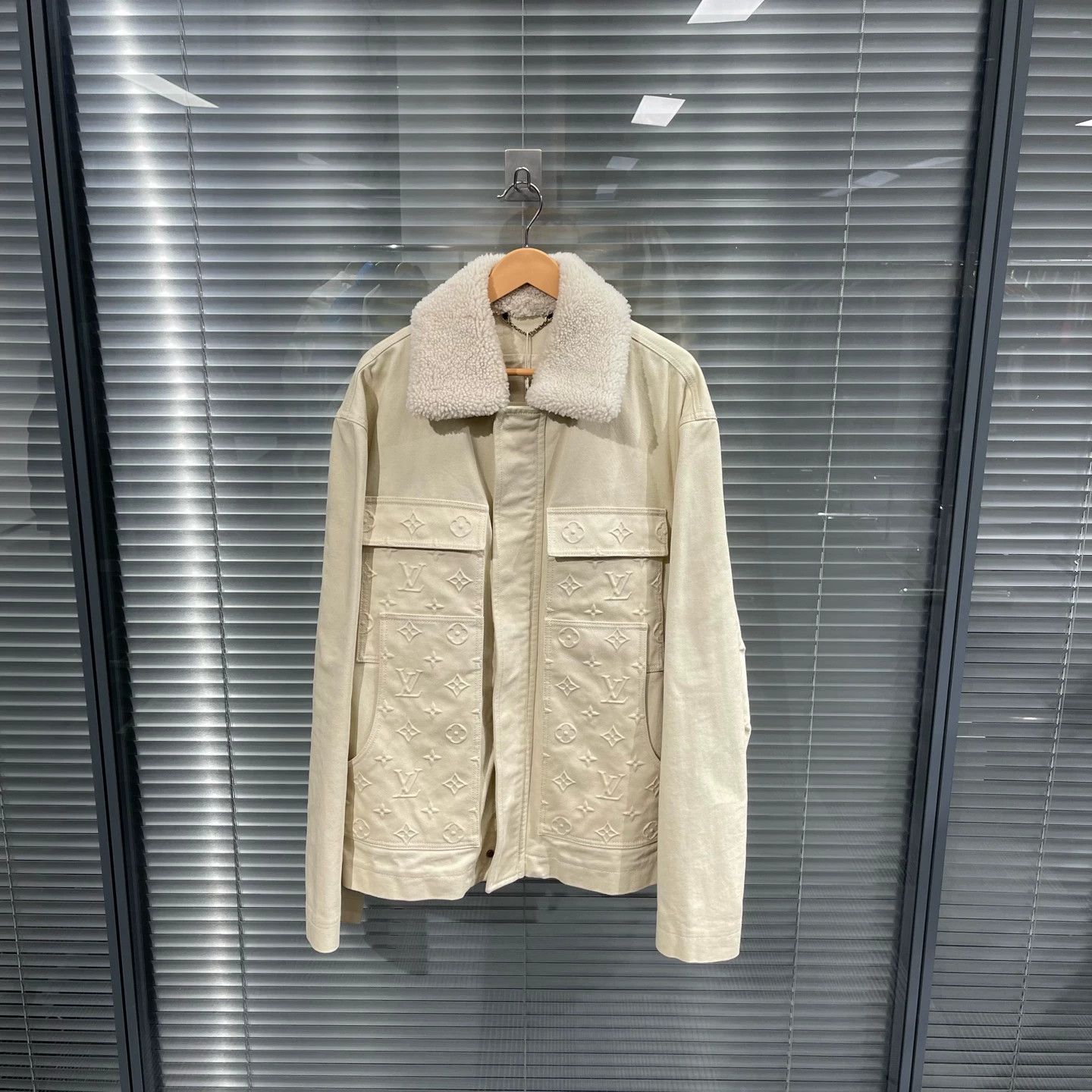 Louis Vuitton Louis Vuitton embossed Monogram lumberjack jacket Size US L / EU 52-54 / 3 - 1 Thumbnail