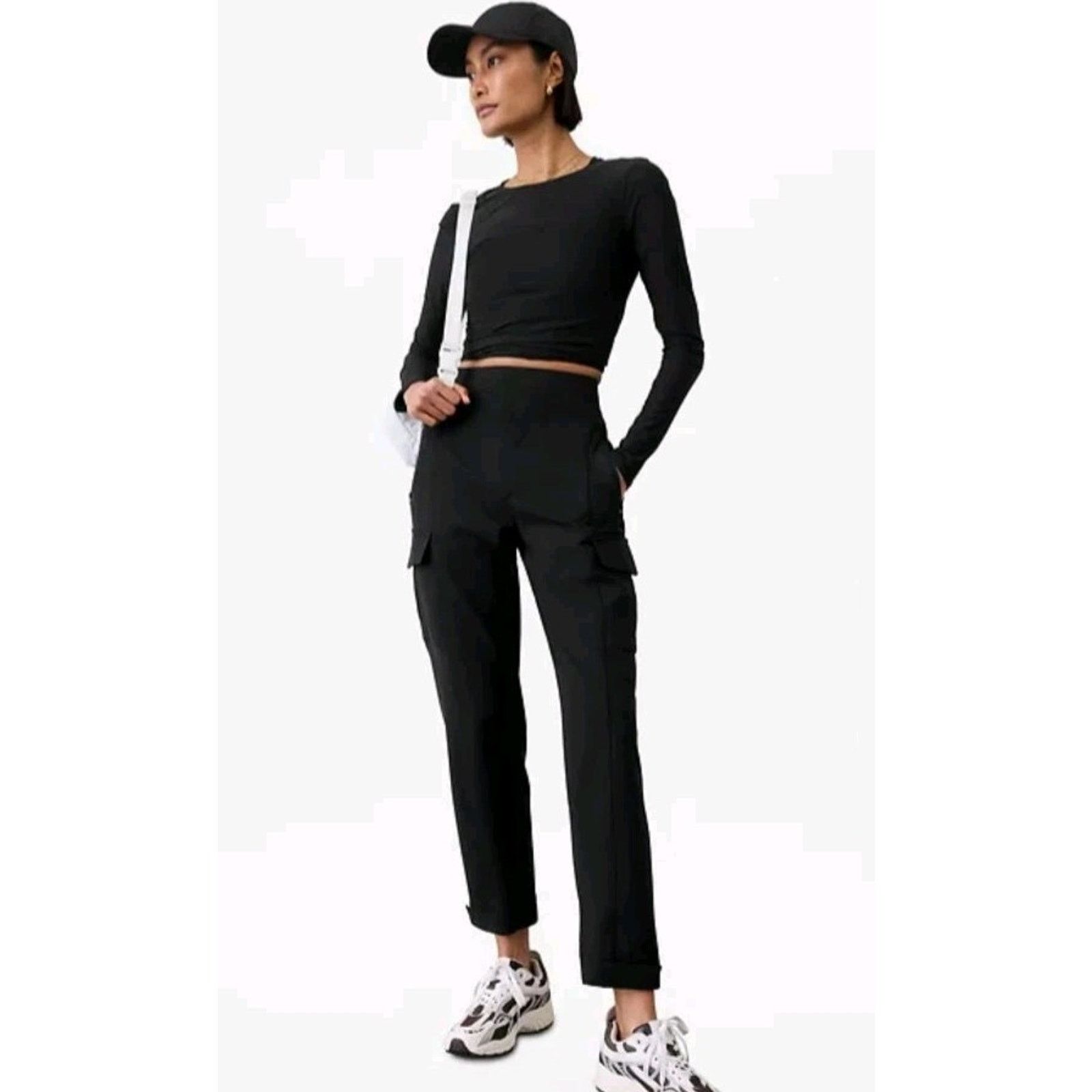 Athleta Athleta Cargo Pants Size 2 Black Travel Hiking Gorpcore Tech Size 26" / US 2 / IT 38 - 2 Thumbnail
