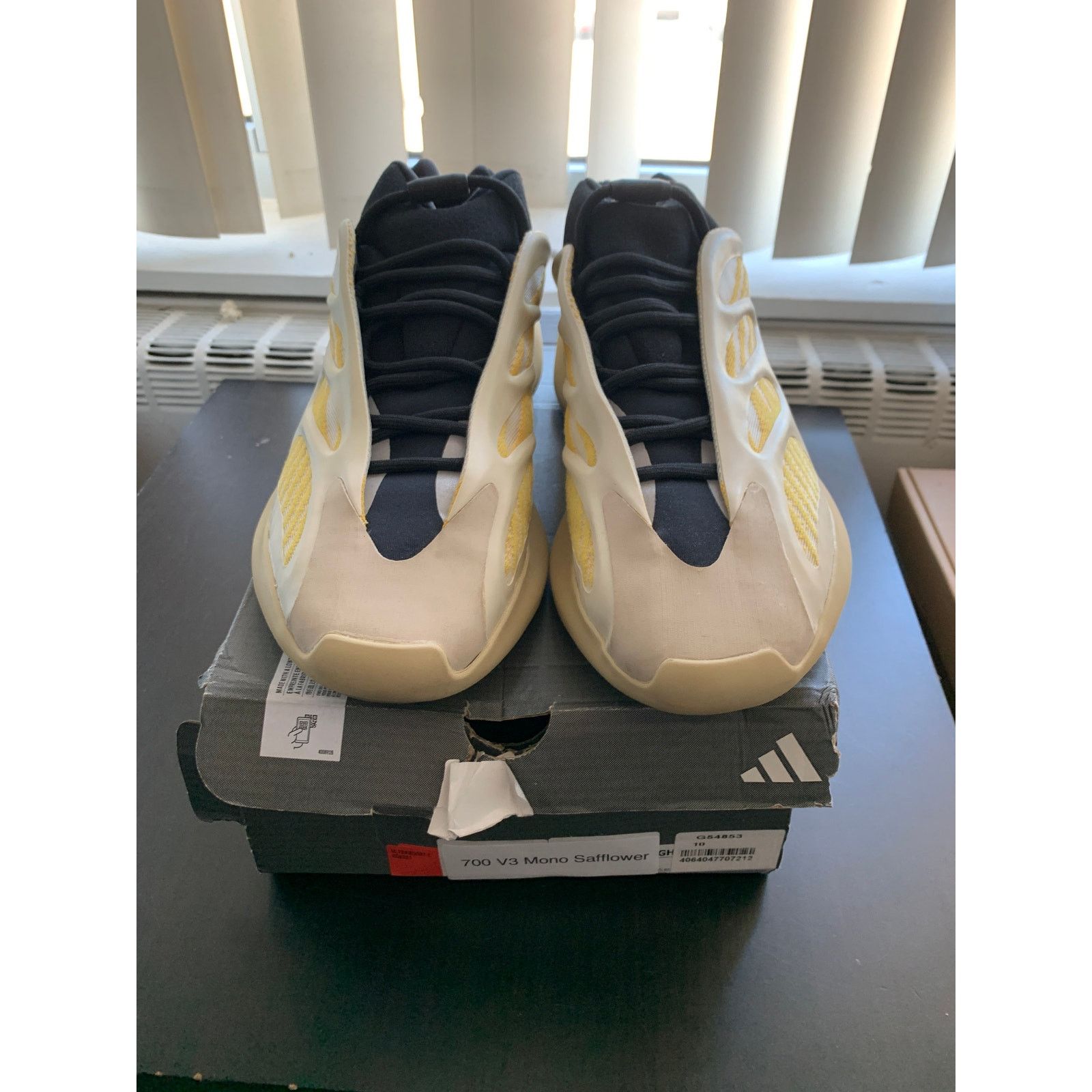 Adidas adidas Yeezy 700 V3 Mono Safflower Size 10.5 BRAND NEW Size US 10.5 / EU 43-44 - 2 Thumbnail