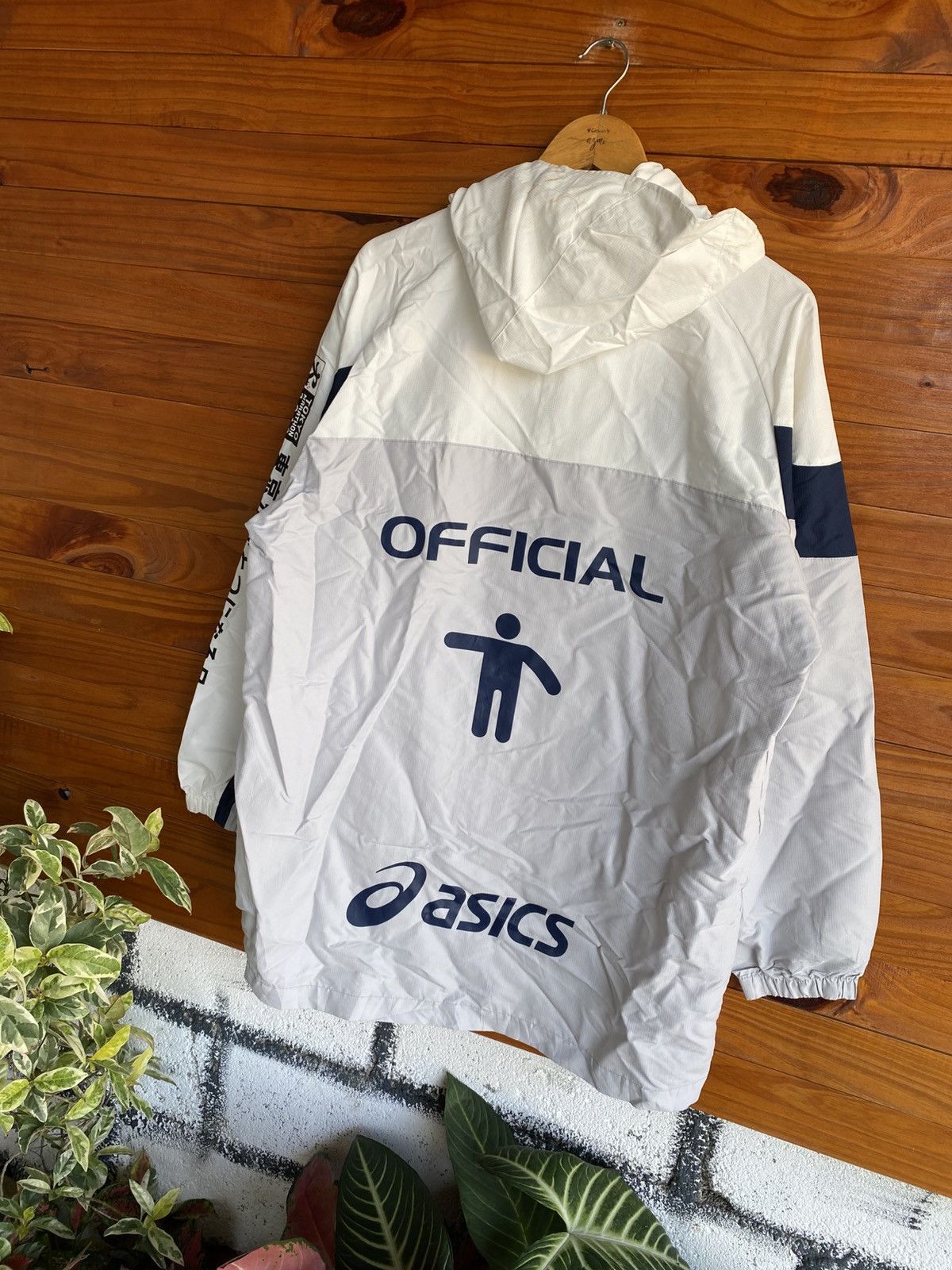Asics Vintage ASICS Official Hooded Windbreaker Jacket White Navy Size US L / EU 52-54 / 3 - 4 Thumbnail
