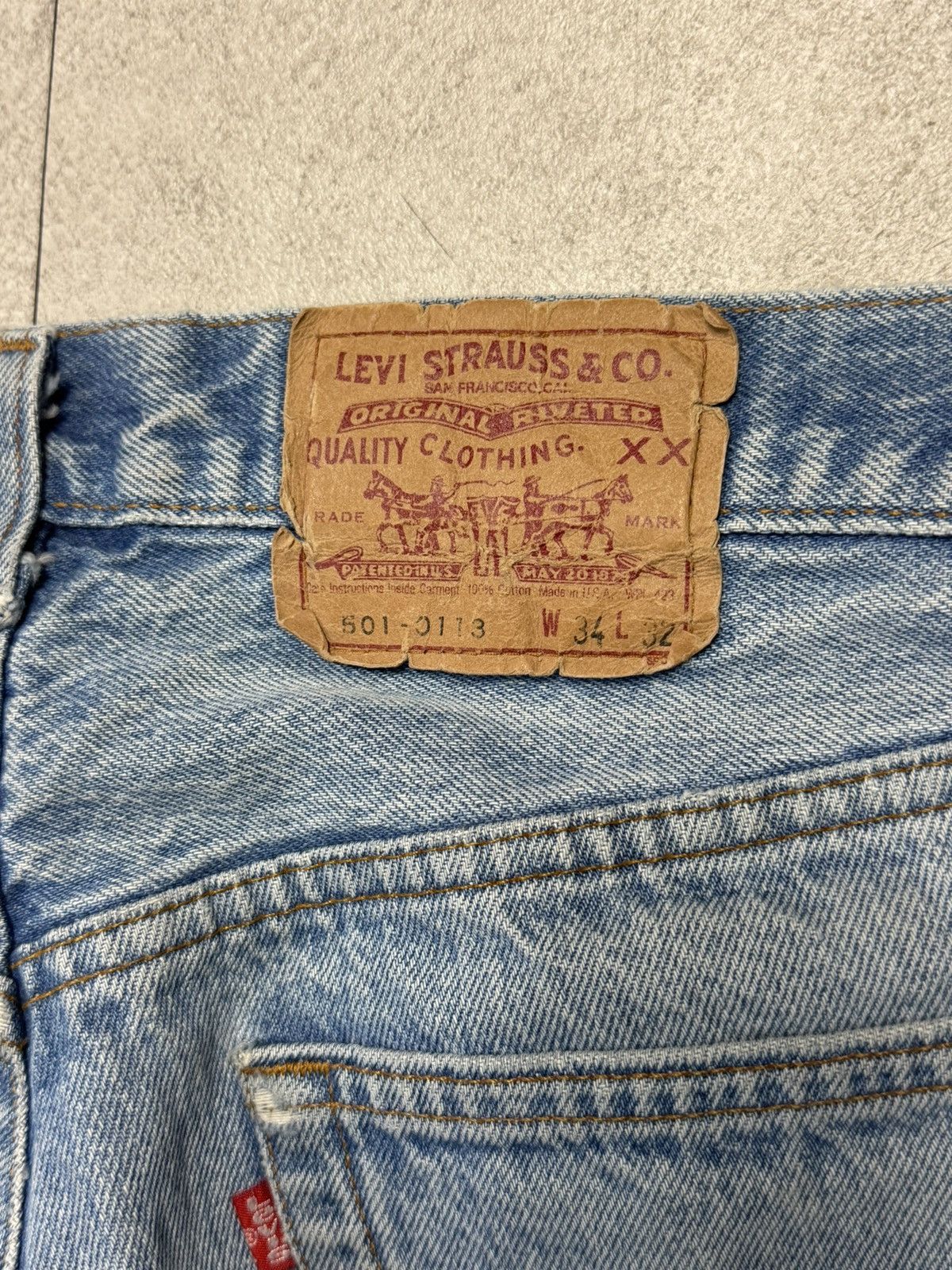 Vetements VETEMENTS x LEVIS FW17 RUNWAY EMBROIDERED LOGO DENIM JEANS Size US 32 / EU 48 - 11 Thumbnail