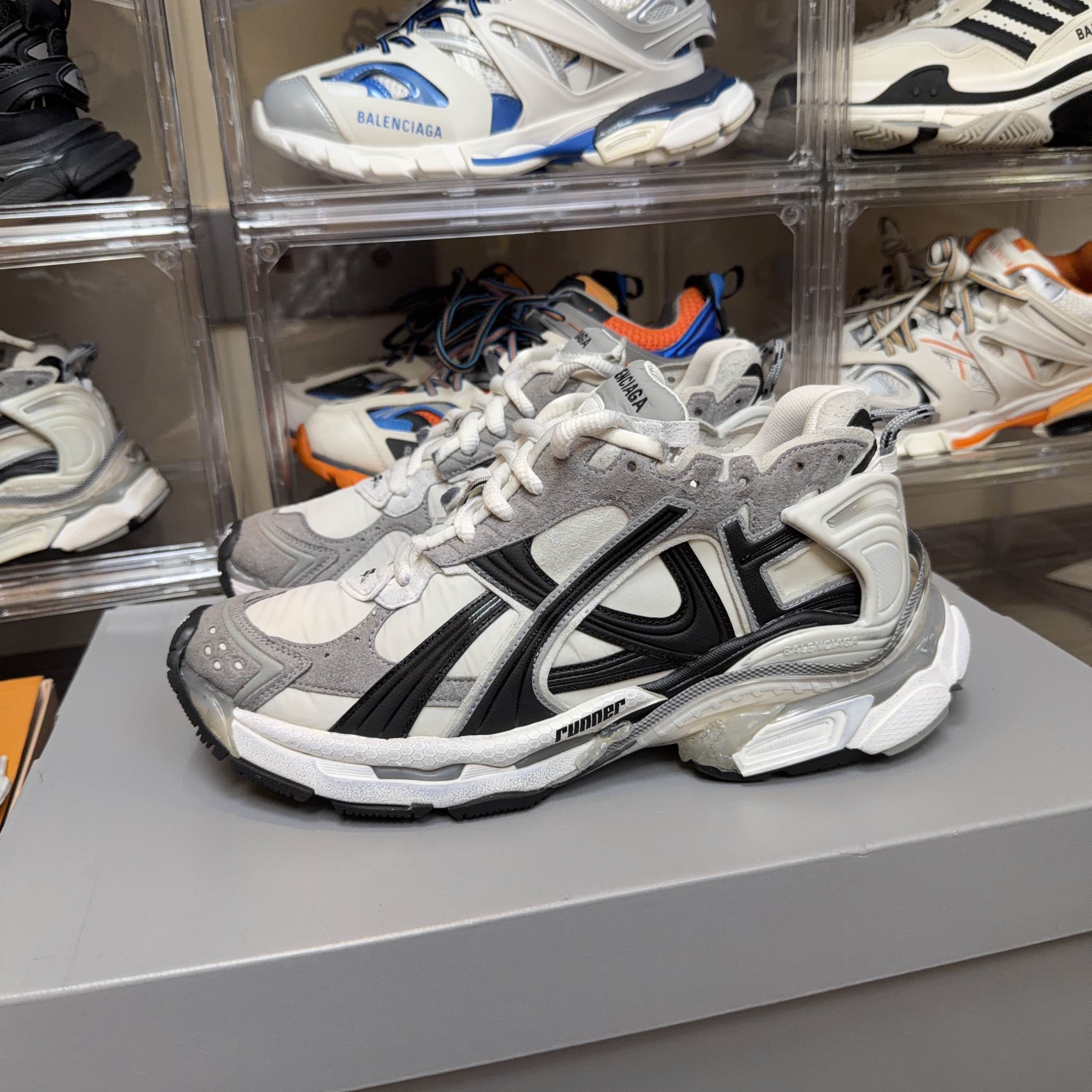 Balenciaga Balenciaga Runner Sneakers Size 42 Size US 9 / EU 42 - 1 Thumbnail