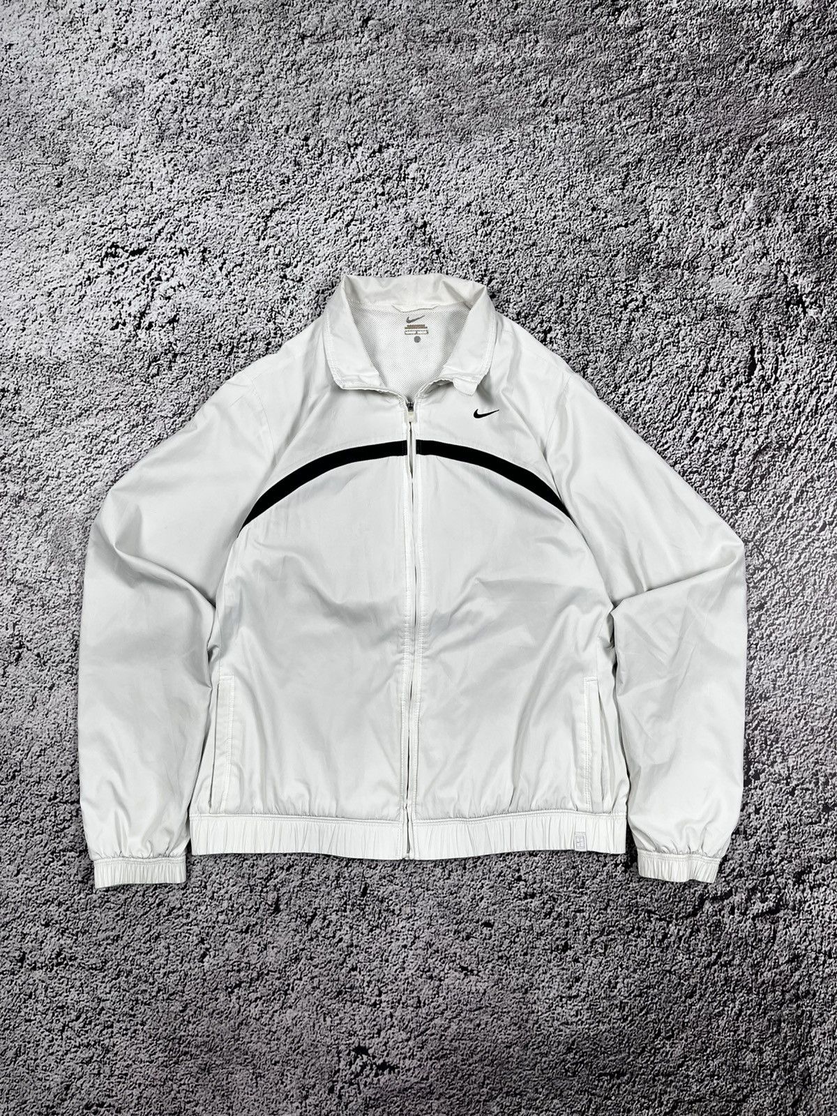 Vintage Vintage Y2K Nike small swoosh track jacket windbreaker L Size L / US 10 / IT 46 - 2 Thumbnail