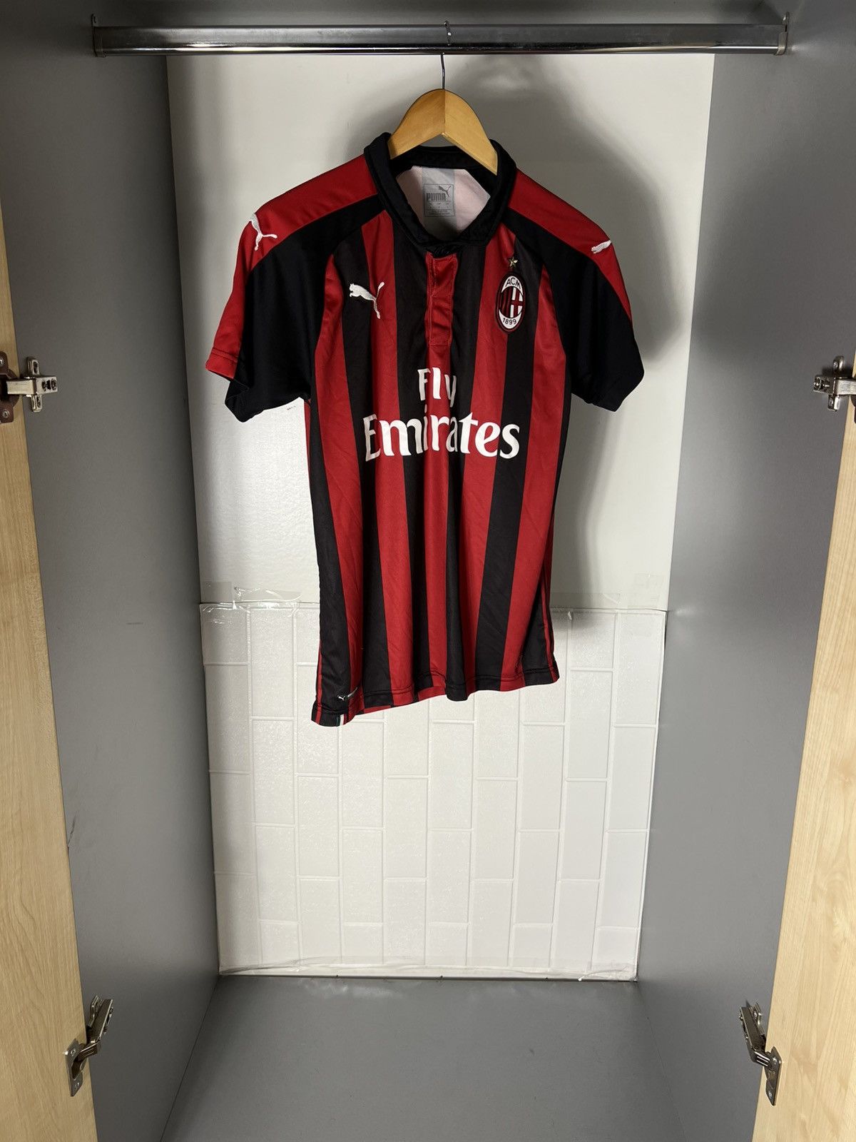 Puma VINTAGE PUMA FC MILAN ITALY SOCCER JERSEY RETRO BLOKE Y2K Size US M / EU 48-50 / 2 - 3 Thumbnail