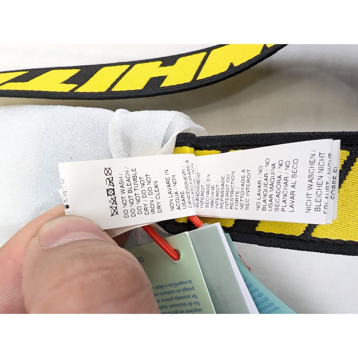 Off-White o1rshd1 Q:3 / Size:OS / Tape Industrial Belt in Black Yellow Size ONE SIZE - 14 Thumbnail