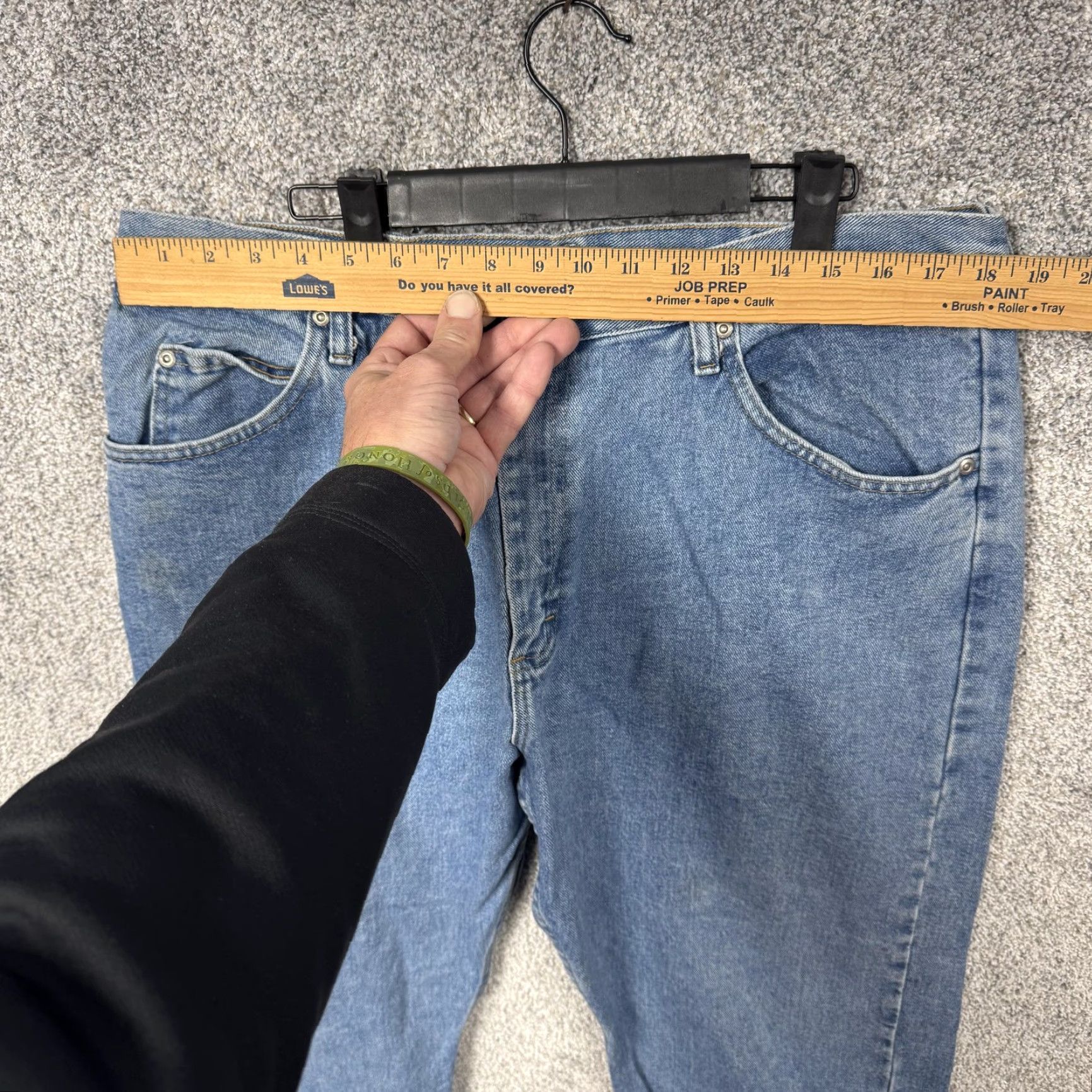 Wrangler VINTAGE Wrangler Jeans Mens 37x28 Blue Denim Straight Leg Workwear 97601VR Mexico 29in Inseam Pockets} Size US 37 - 2 Thumbnail