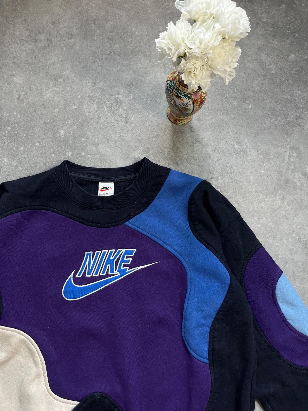 Nike × Vintage Rare Vintage 90s Nike Central Swoosh Boxy Fit Sweatshirt Size US L / EU 52-54 / 3 - 2 Thumbnail