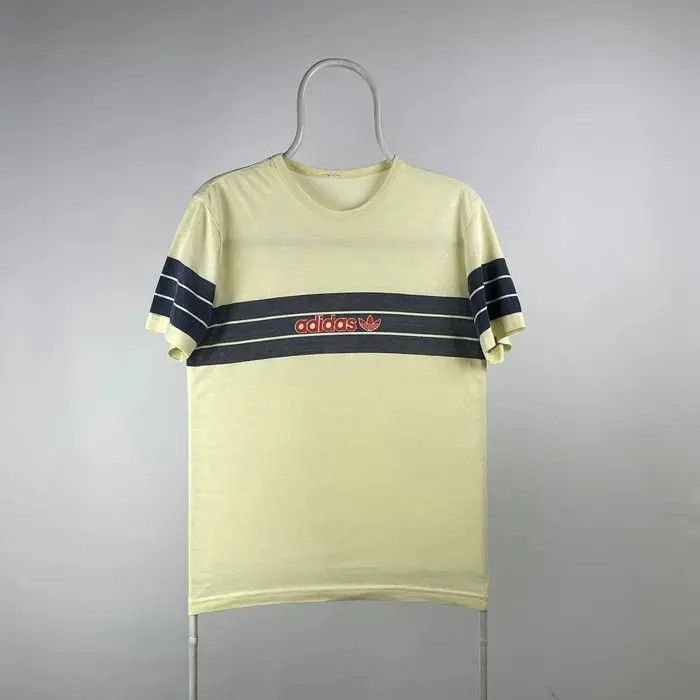 Adidas Adidas T-shirt middle logo vintage size Small Size US S / EU 44-46 / 1 - 1 Thumbnail