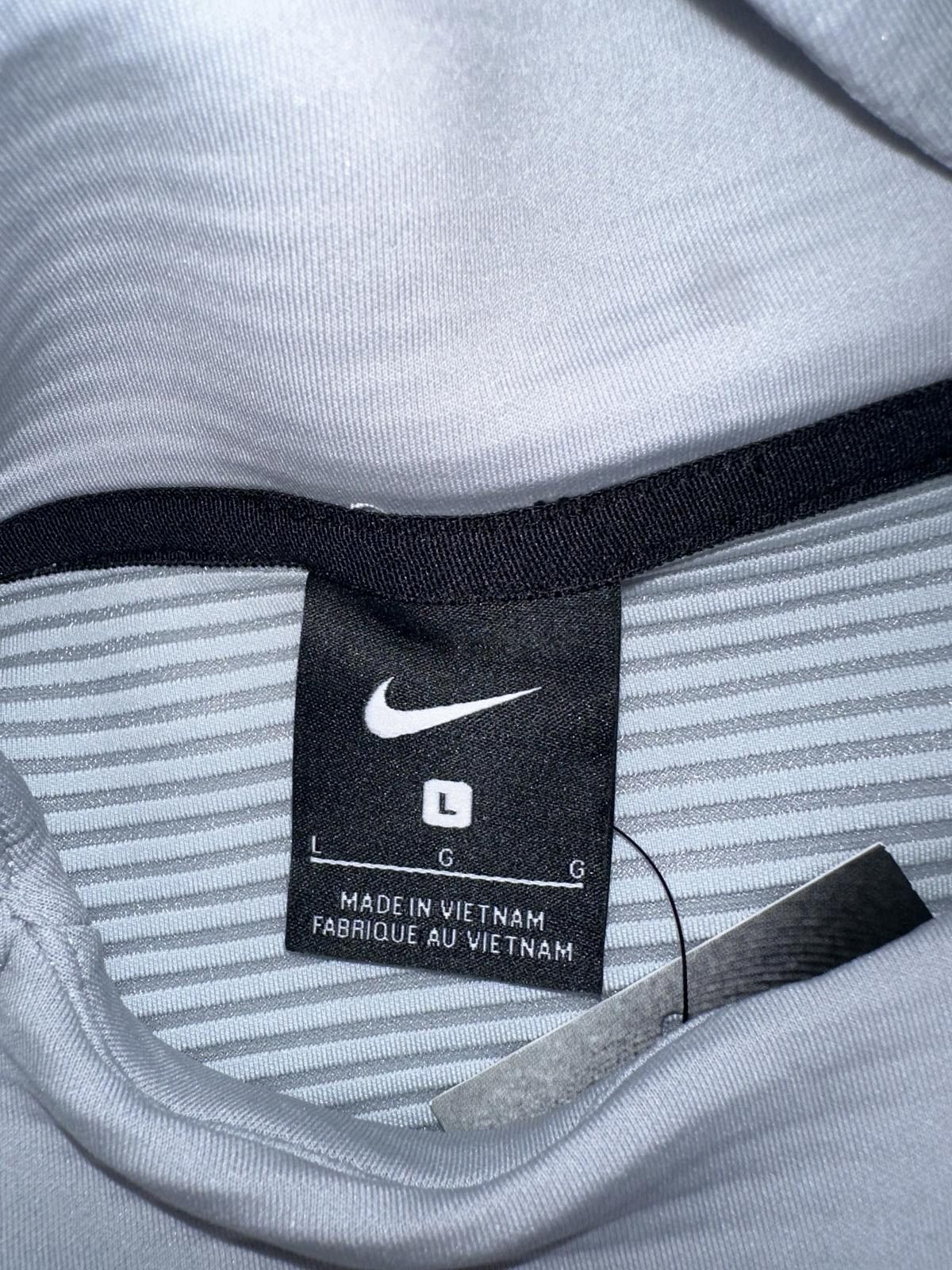 Nike Nike Gray Hooded Football Poncho Size US L / EU 52-54 / 3 - 6 Thumbnail