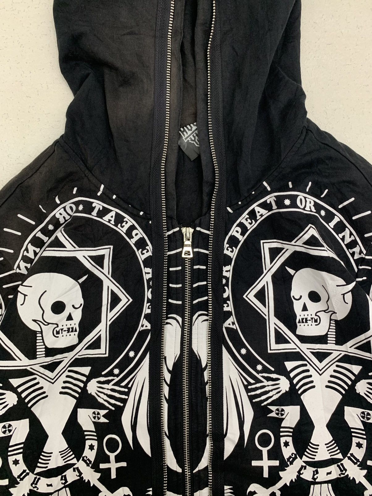 Le Grande Bleu (L.G.B.) ACE YU DOUBLE ZIP HOODIE SKULL CRAZY CROSS VANDALIZE PRINTED Size US XL / EU 56 / 4 - 5 Thumbnail