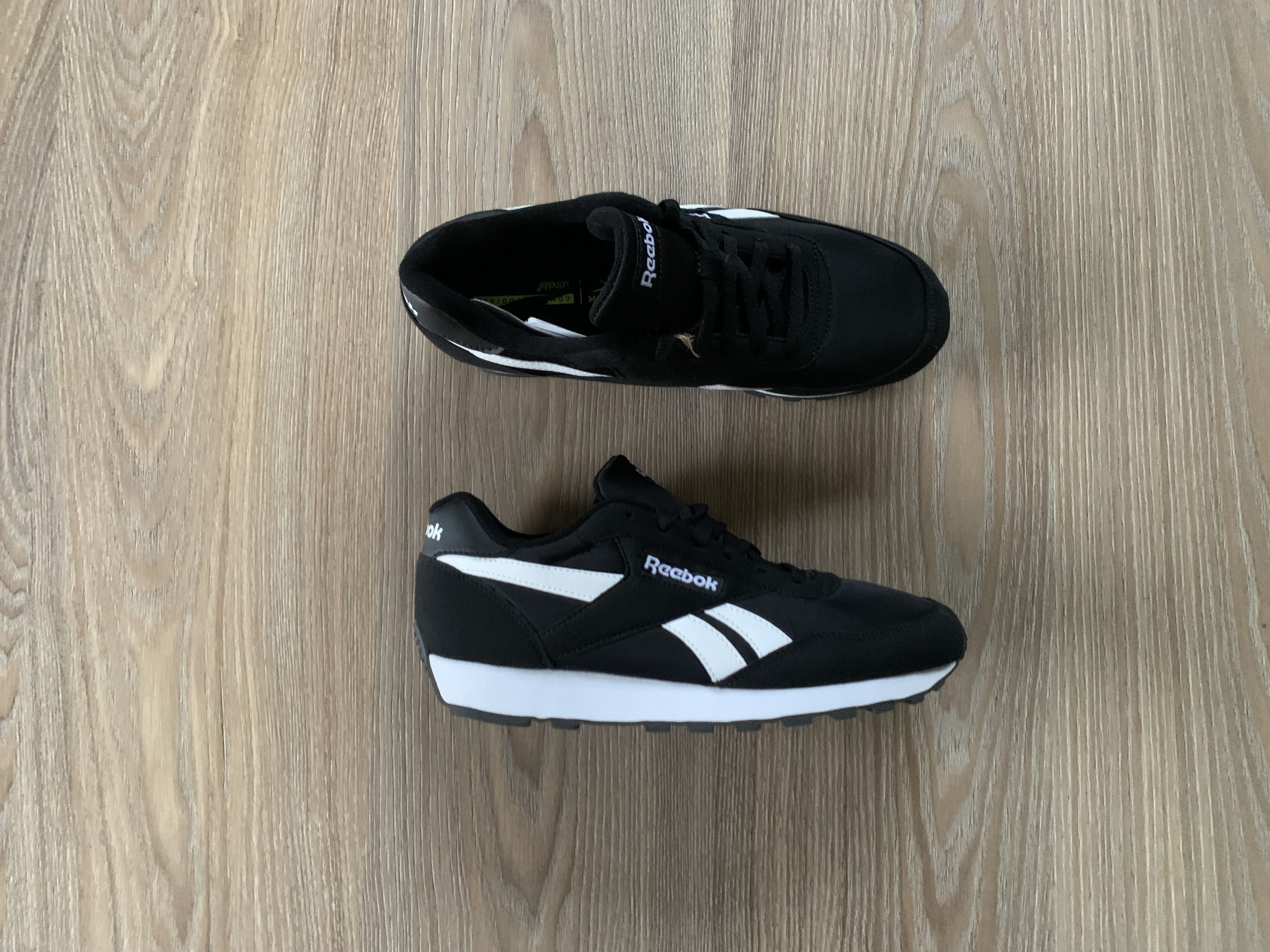 Reebok New Mens Reebok Rewind Run Black Sneakers Size US 9 / EU 42 - 2 Thumbnail