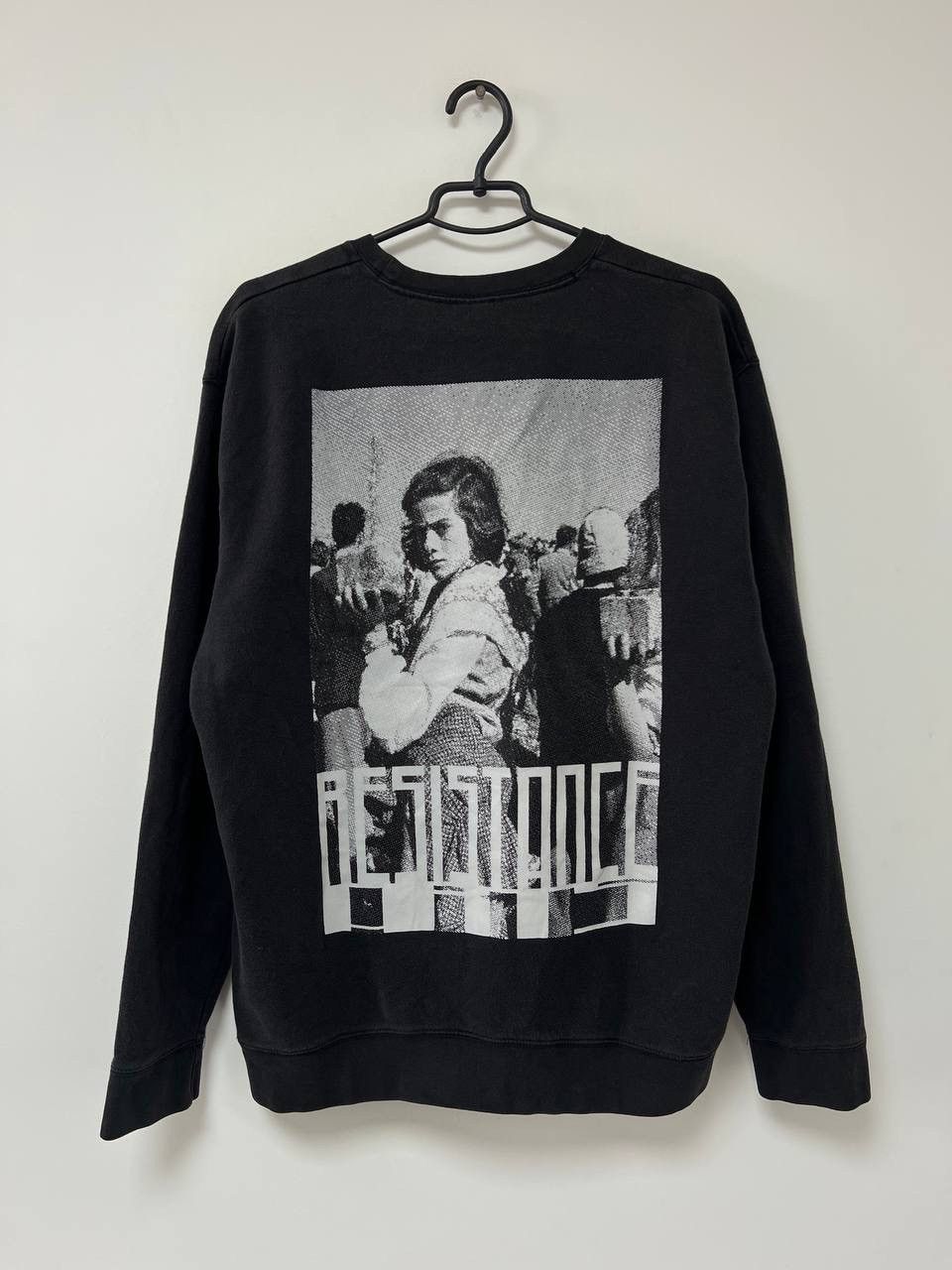 Other Vintage 90's Resistance Movie Fruit Of the Loom Y2K S XL Size US XL / EU 56 / 4 - 1 Thumbnail