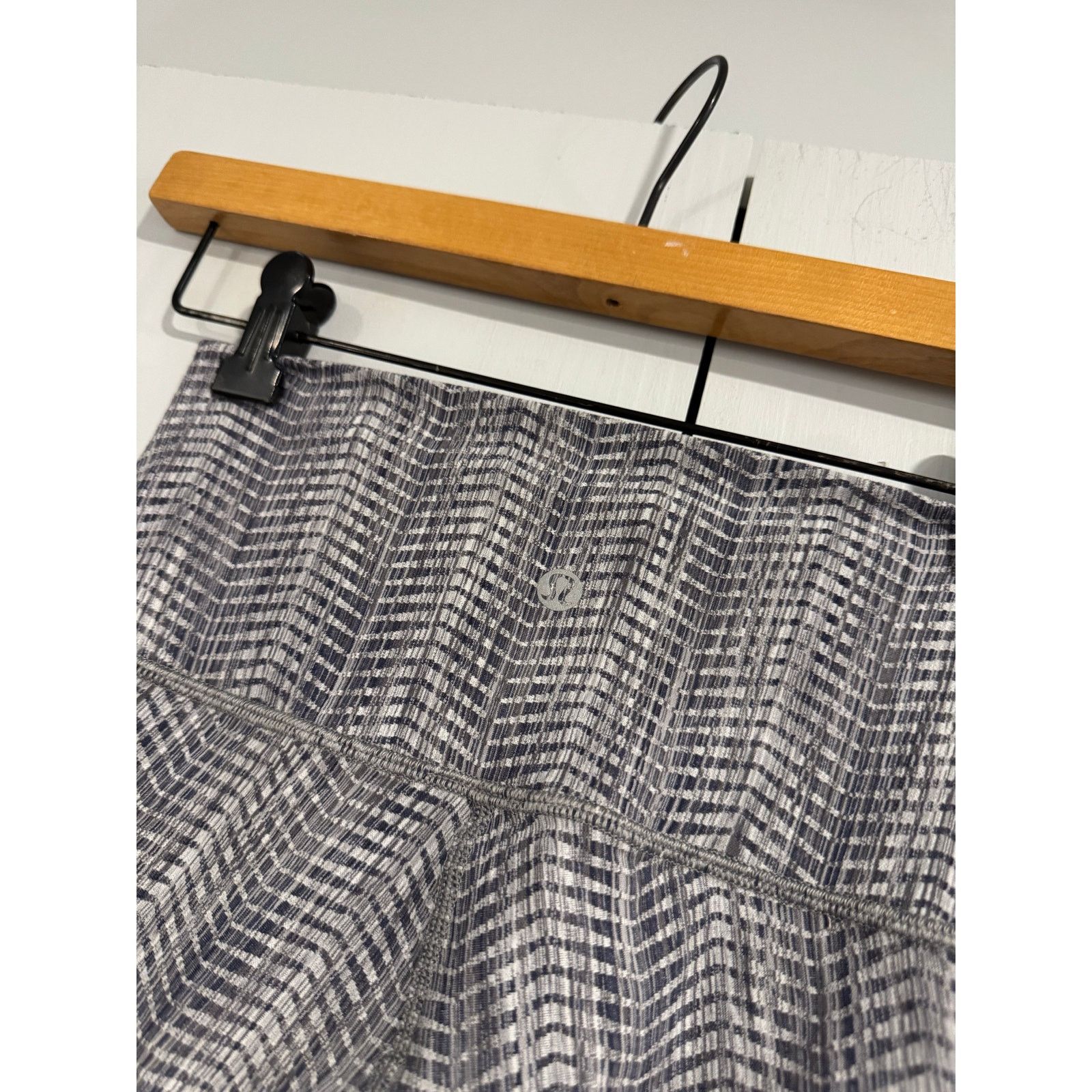 Lululemon Lululemon Wunder Under Luon Arrow Jacquard Women's Size 4 Size 27" / US 4 / IT 40 - 1 Thumbnail