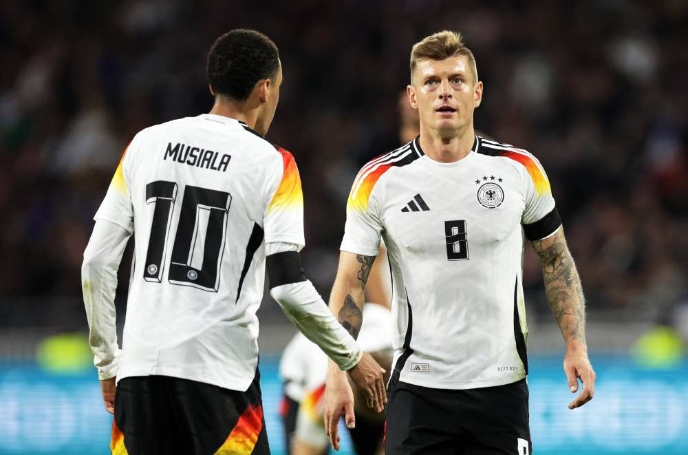 Adidas GERMANY 2024 HOME KROOS PLAYER VERSION FOOTBALL SHIRT SOCCER Size US M / EU 48-50 / 2 - 14 Thumbnail