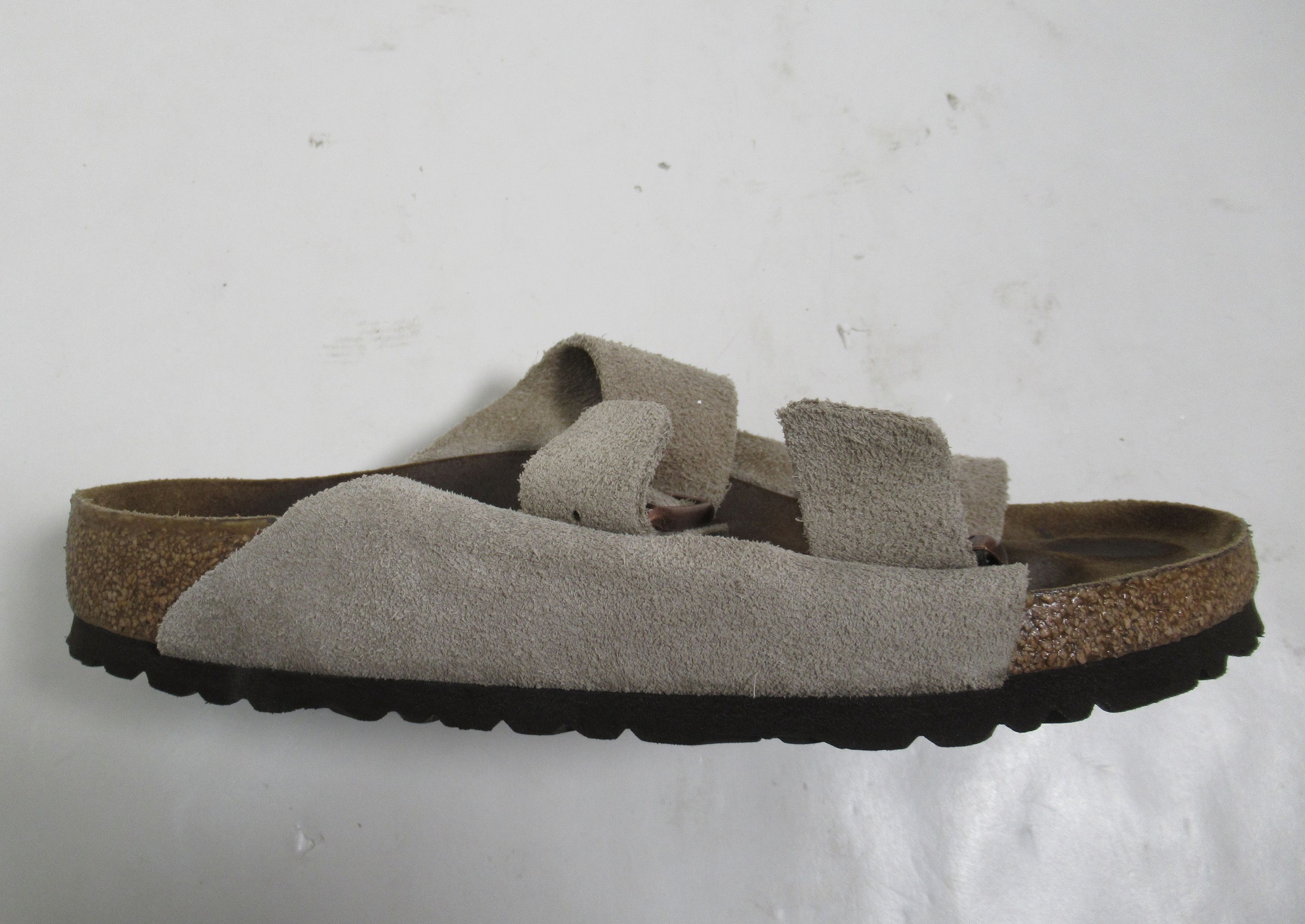Birkenstock Birkenstock Unisex Arizona Soft Footbed Suede Leather Taupe Size US 8 / EU 41 - 2 Thumbnail