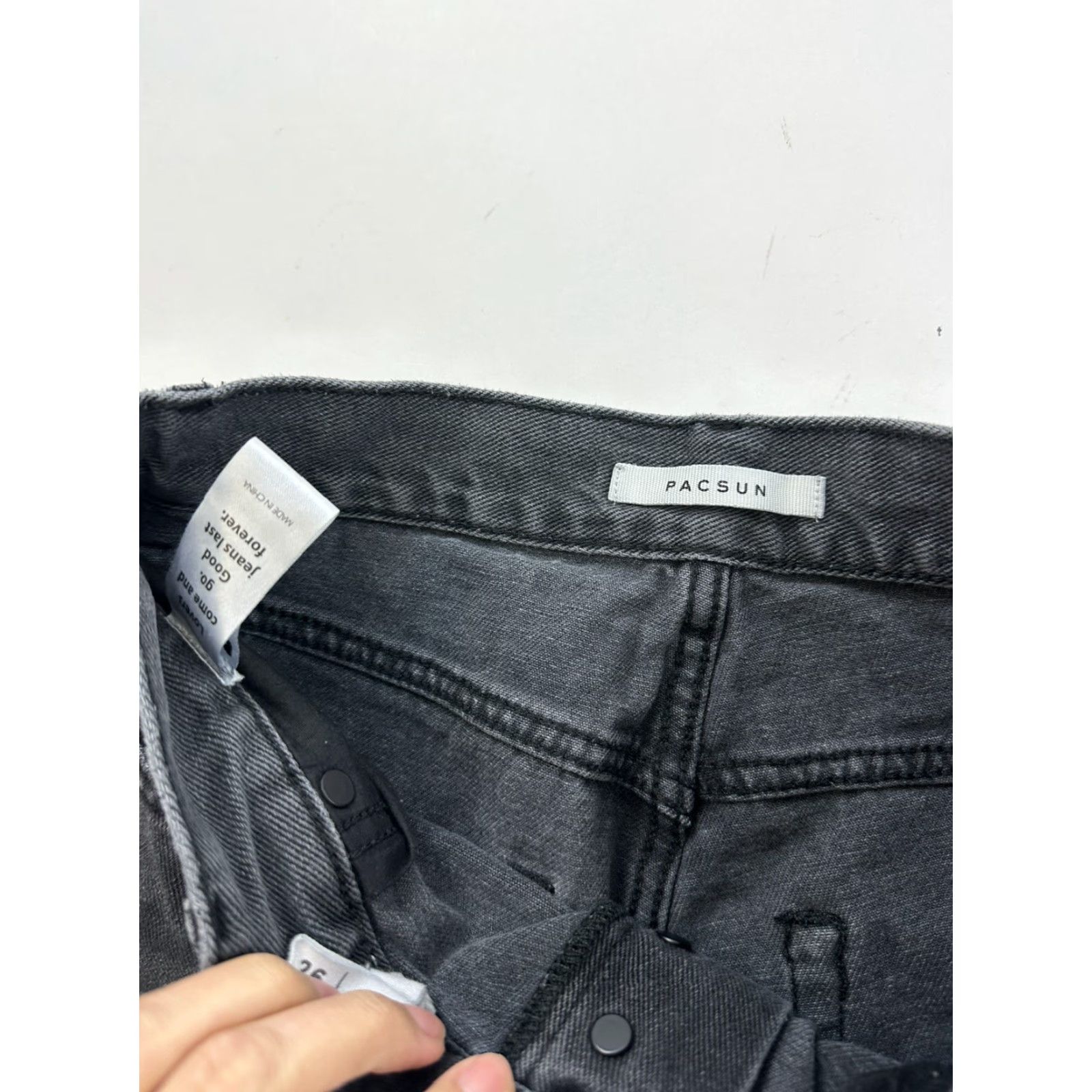 Pacsun Pacsun Mom Jeans 26 Black Distressed Women Regular Jeans 26 Black Distressed PacSun Mom Jeans Women Size 26" / US 2 / IT 38 - 3 Thumbnail