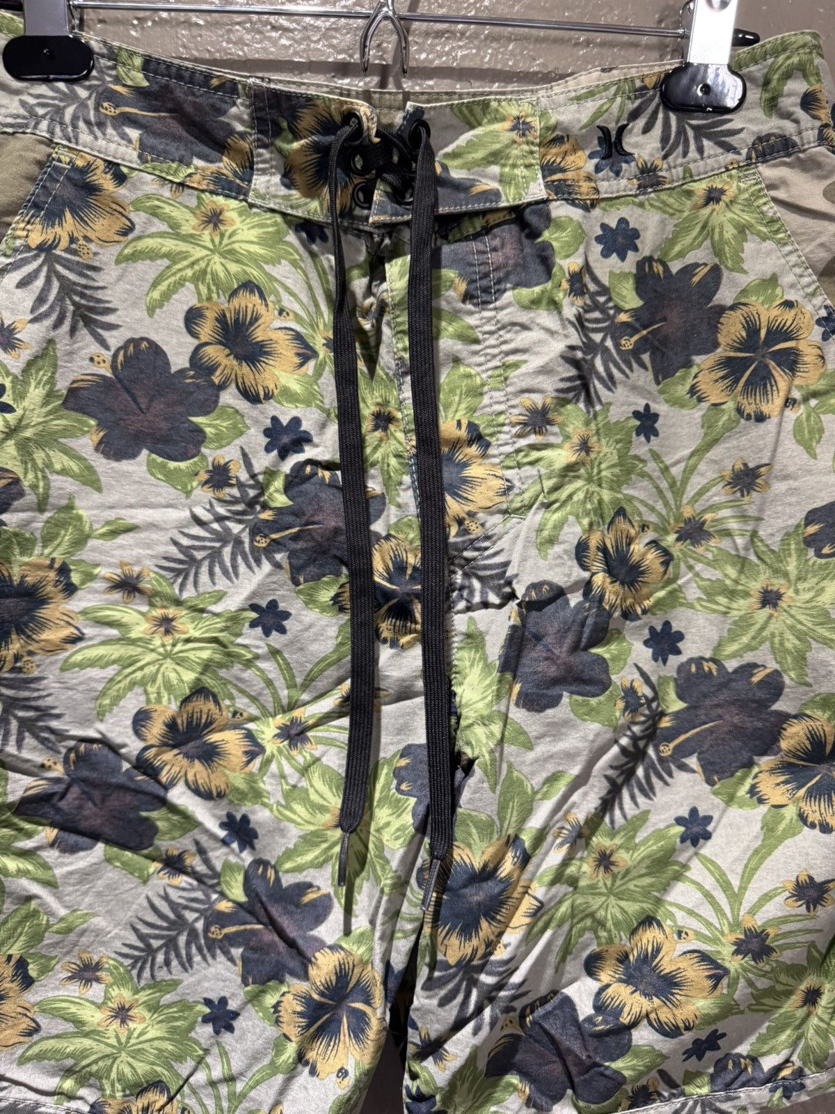 Hurley Vintage Hurley Patchwork Green Floral Cami Surf Skate Shorts Size US 30 / EU 46 - 3 Thumbnail