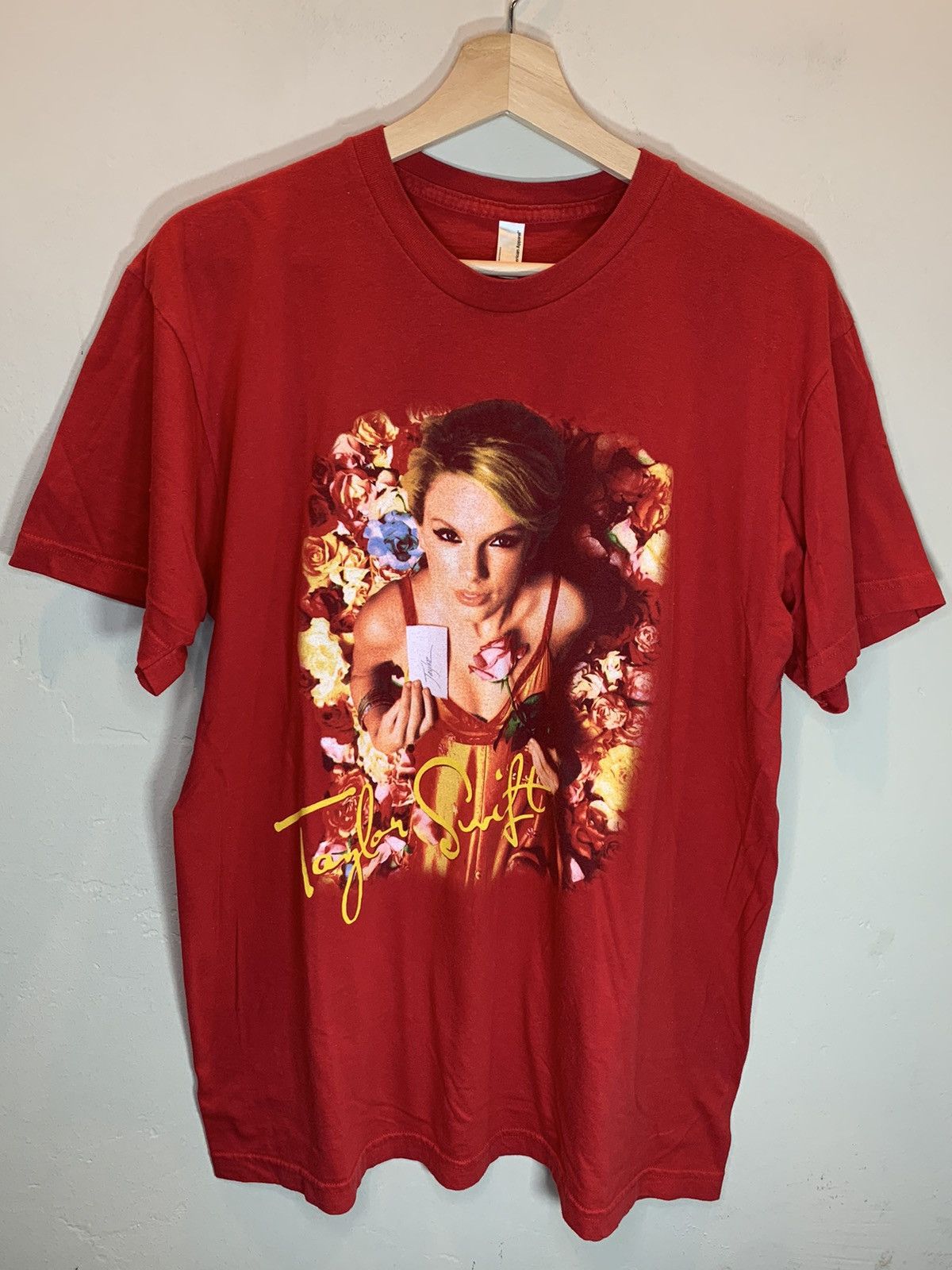 Band Tees *RARE* Vintage Taylor Swift 2006 Tour Art T-Shirt Y2K - L Size US L / EU 52-54 / 3 - 1 Thumbnail