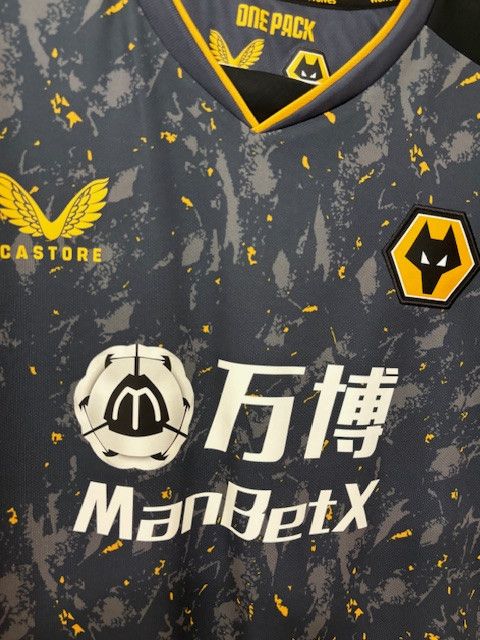 Castore Wolves Away Jersey 21/22 Size US L / EU 52-54 / 3 - 5 Thumbnail