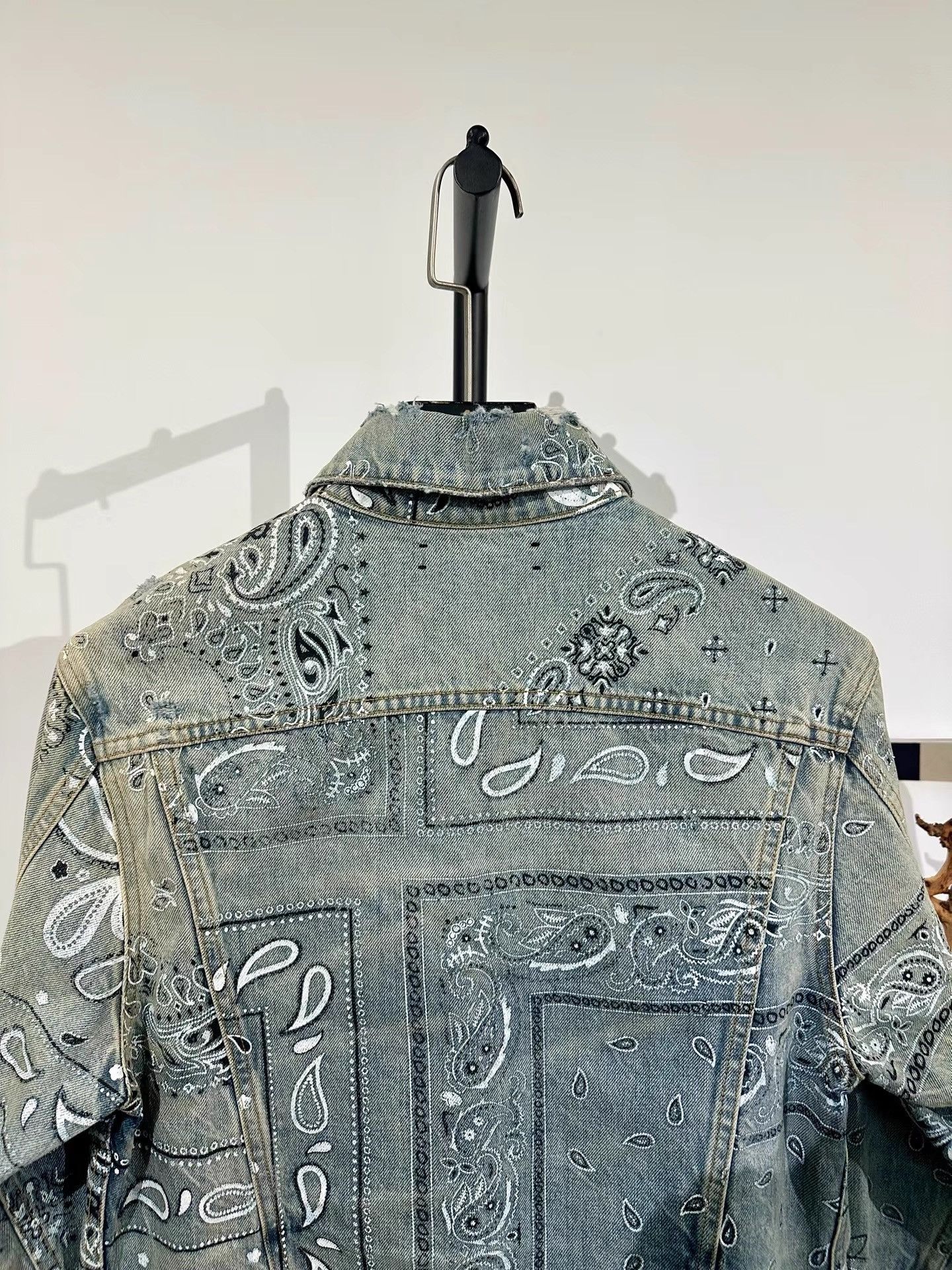 Amiri Amiri Paisley Washed Distressed Denim Jacket K35 Size US M / EU 48-50 / 2 - 4 Thumbnail