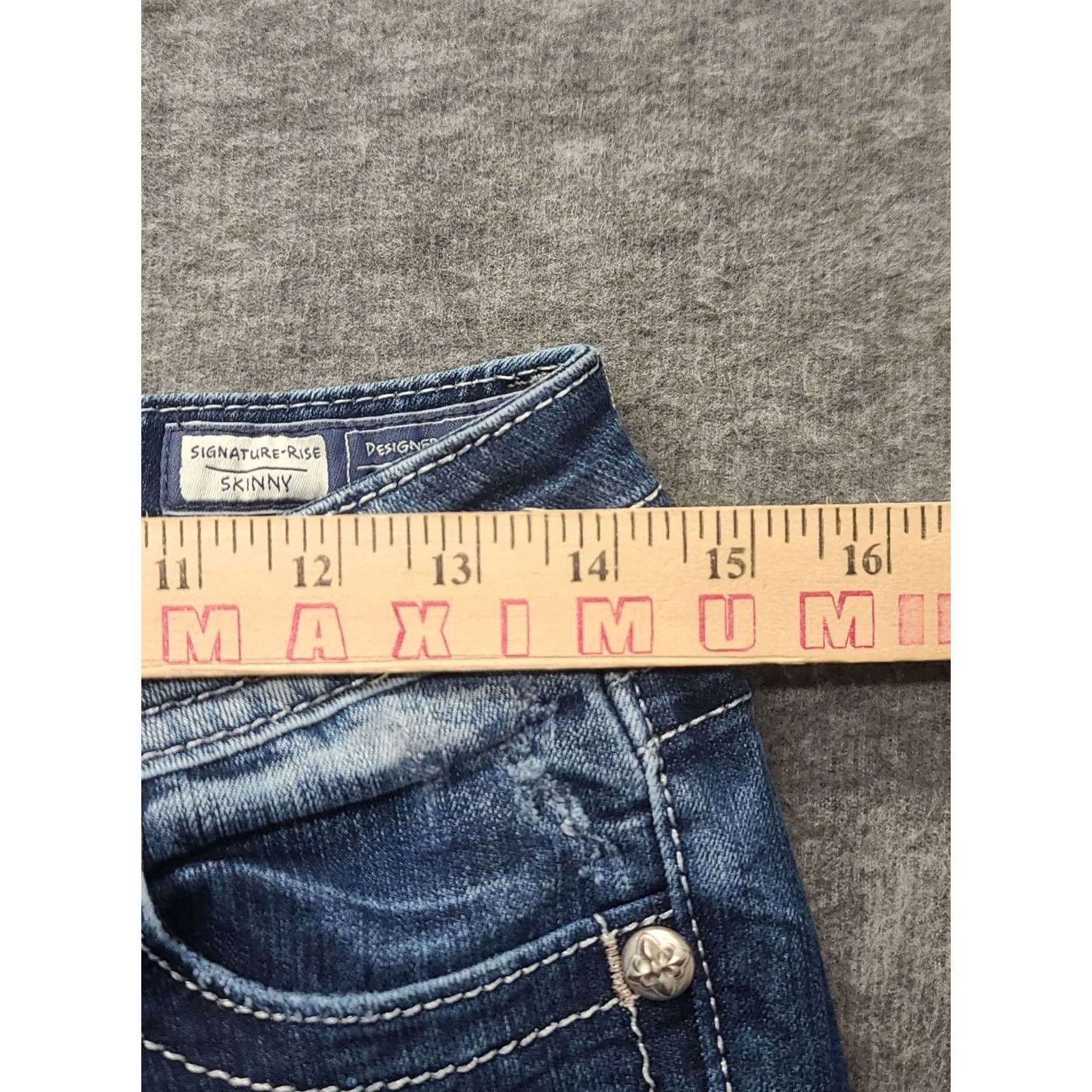 Miss Me Miss Me Jeans 26x31 Skinny Fit Ankle Signature Rise Distressed Stretch Starburst Denim Jeans Women 5-Pocket Blue HS? No, remove. Size 26" / US 2 / IT 38 - 4 Thumbnail