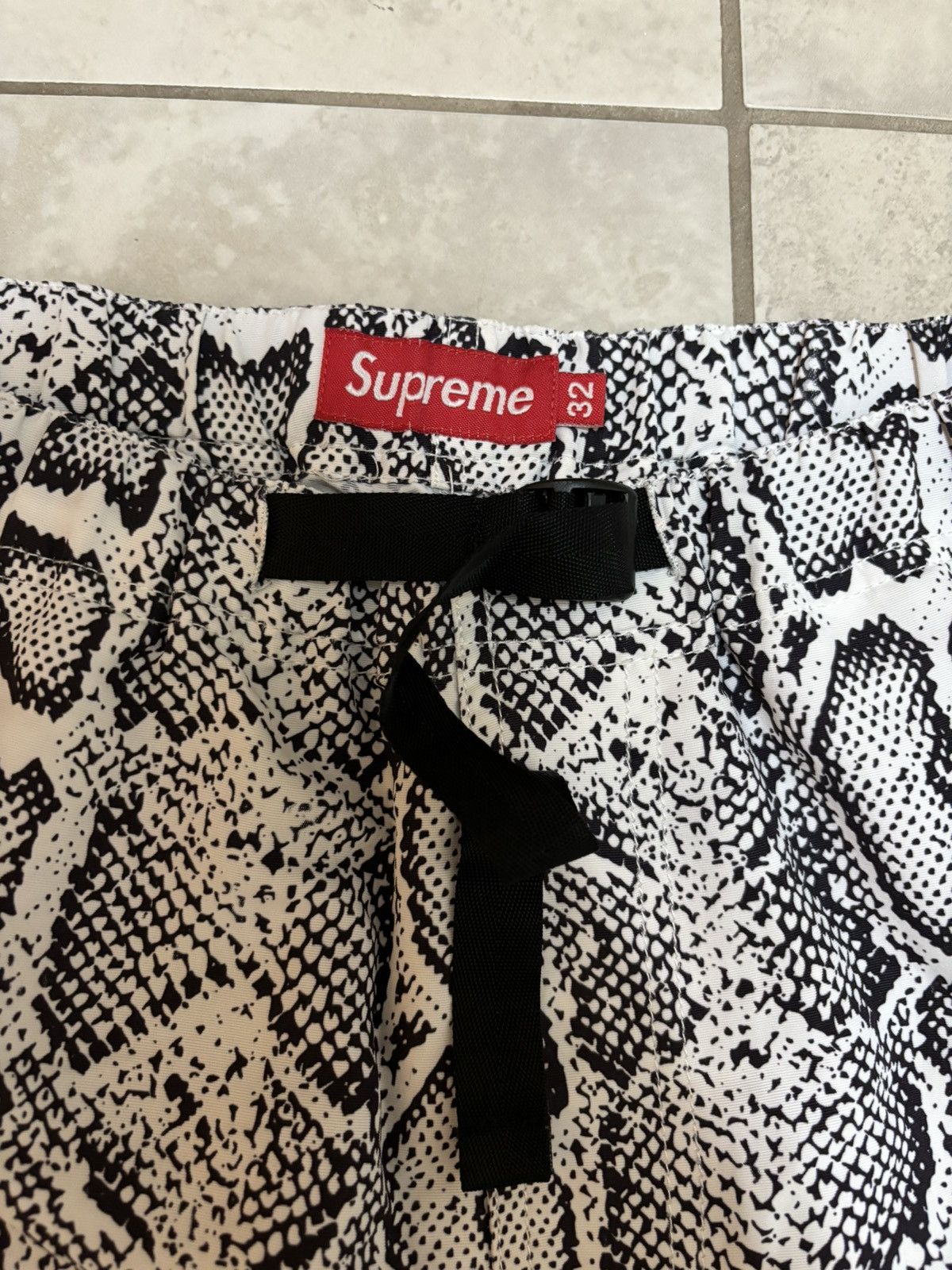 Supreme rare S/S 2012 Supreme Snakeskin Belted Shorts Size US 32 / EU 48 - 4 Thumbnail