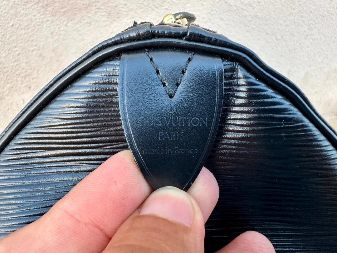 Louis Vuitton Authentic Louis Vuitton Black Epi Leather Speedy 30 Handbag Size ONE SIZE - 9 Thumbnail