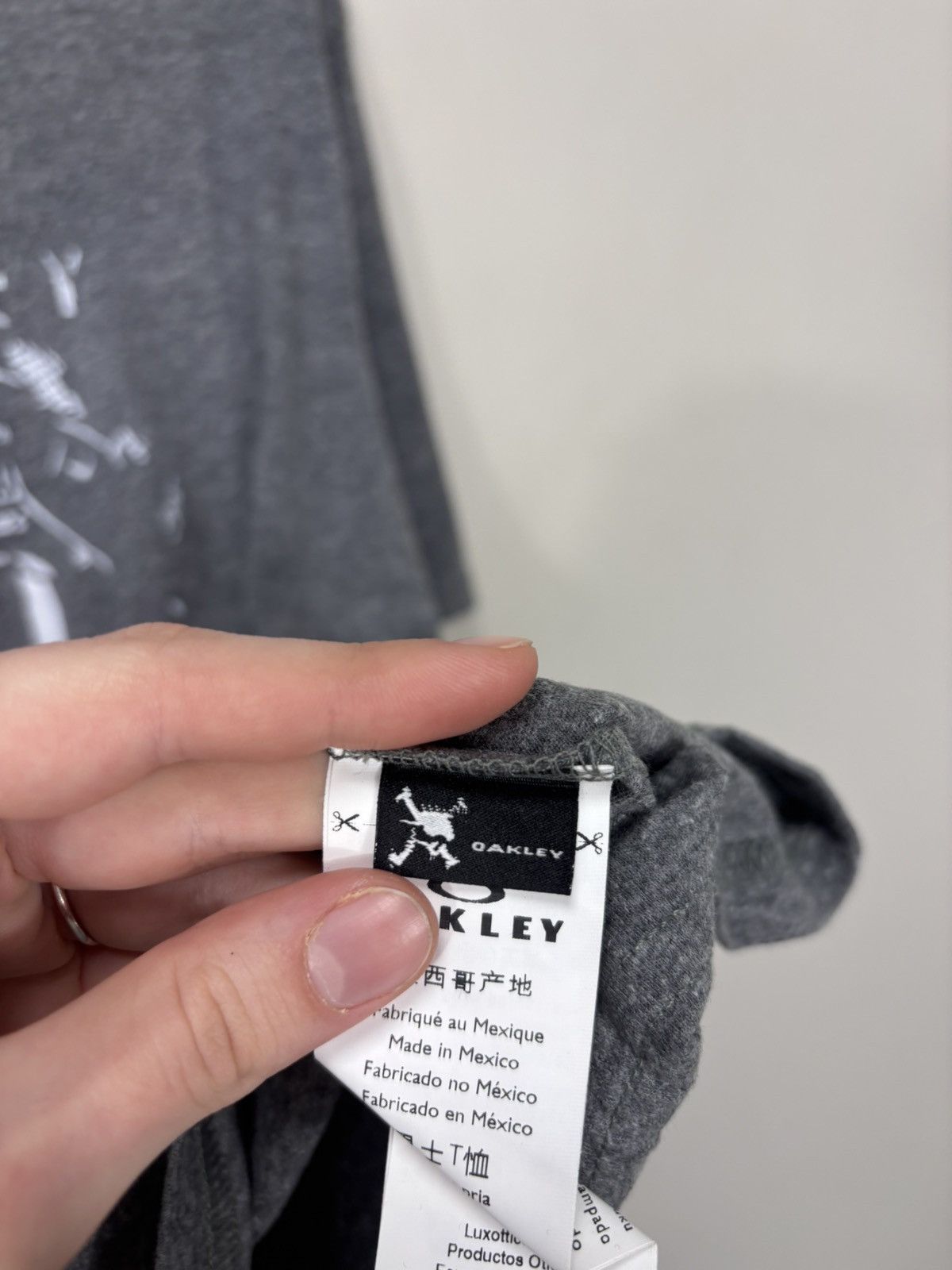 Oakley Oakley Military Channel NWT Men’s Athletic Heather Grey Tee Size US XL / EU 56 / 4 - 9 Thumbnail