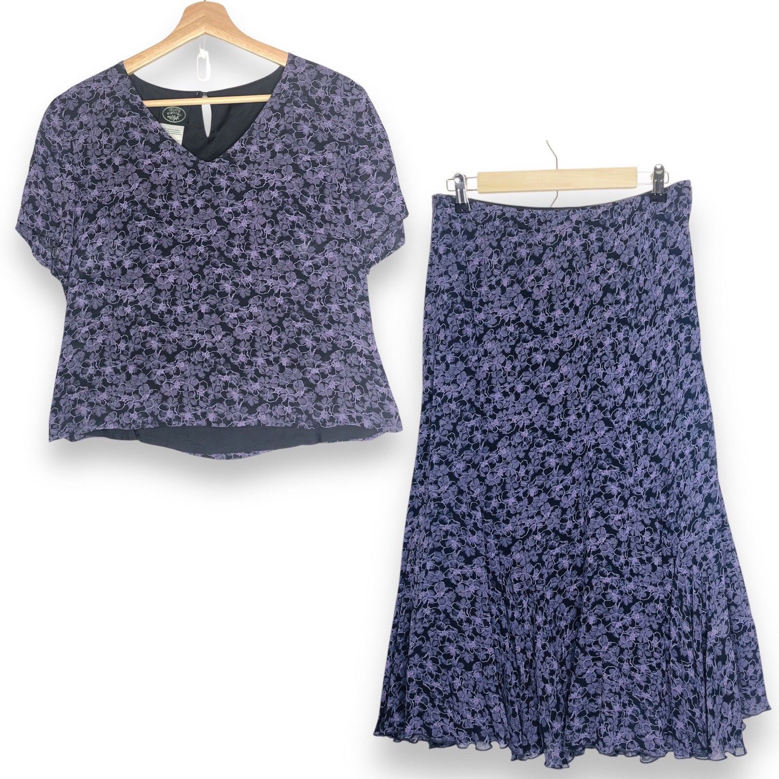 Laura Ashley Vtg Women Laura Ashley Floral Lavender Black Midi Sz 10 US Size L / US 10 / IT 46 - 1 Thumbnail