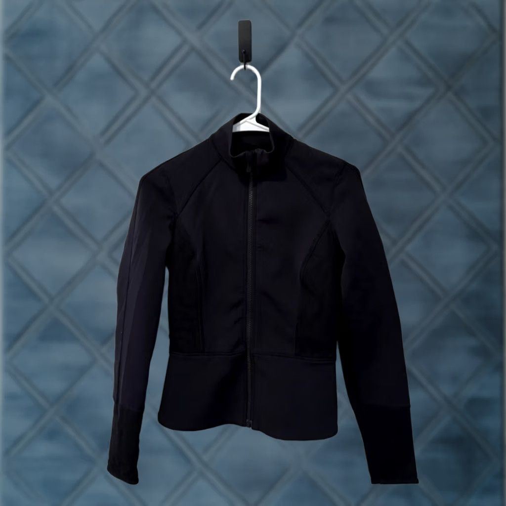 Lululemon VINTAGE Lululemon Jacket Women’s 6 Black Front Centre Luxtreme Spacer Fabric Jacket Full Zip Activewear Women's 6 Black Size M / US 6-8 / IT 42-44 - 1 Thumbnail