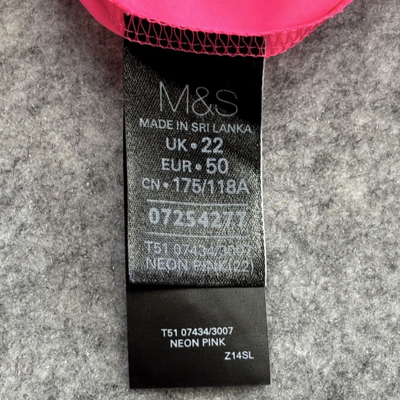 Marks & Spencer VINTAGE? No. M&S Active Fitness Jacket UK22 Neon Pink Showerproof Women’s BNWT with Tags Size 3XL / US 20-22 - 7 Thumbnail