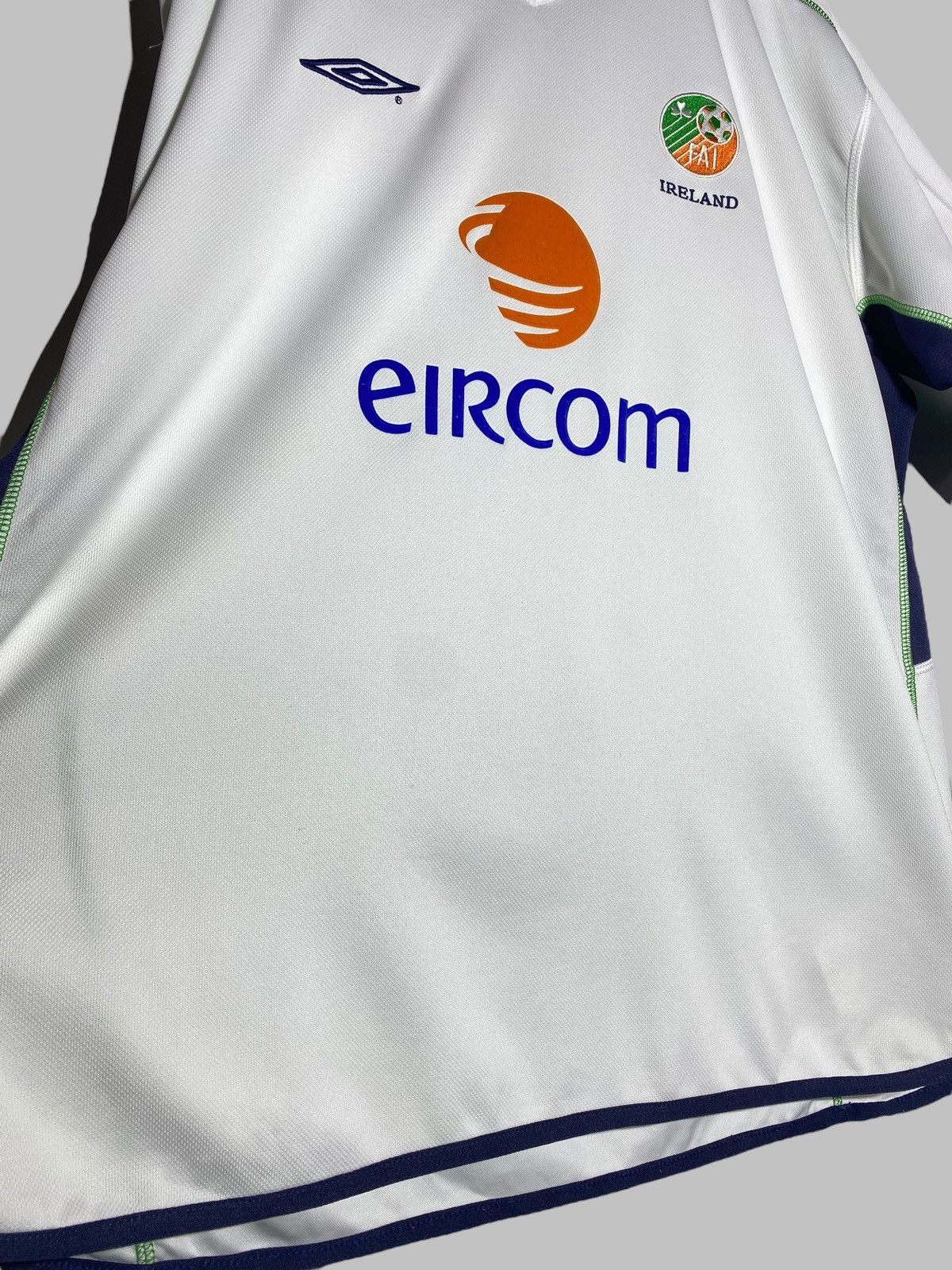 Umbro Vintage Ireland National Team 2002 Away Football Shirt Size US XL / EU 56 / 4 - 7 Thumbnail