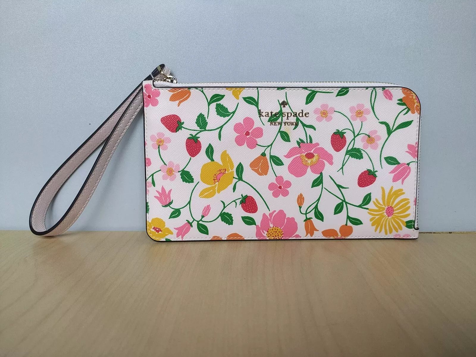 Kate Spade Kate Spade Lucy Strawberry Garden L-Zip Wristlet T-0006 Size ONE SIZE - 1 Thumbnail