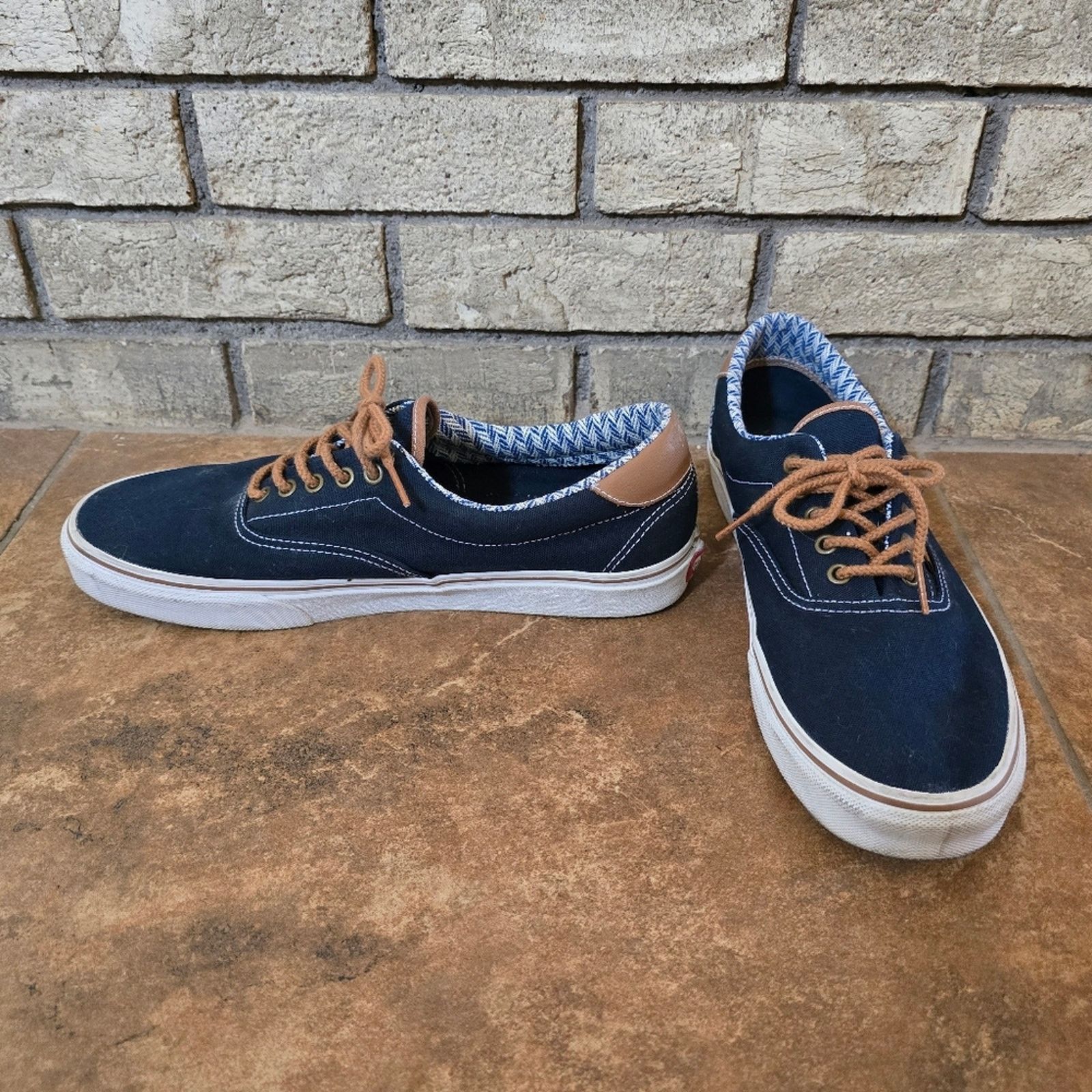 Navy VANS Low Top Sneaks