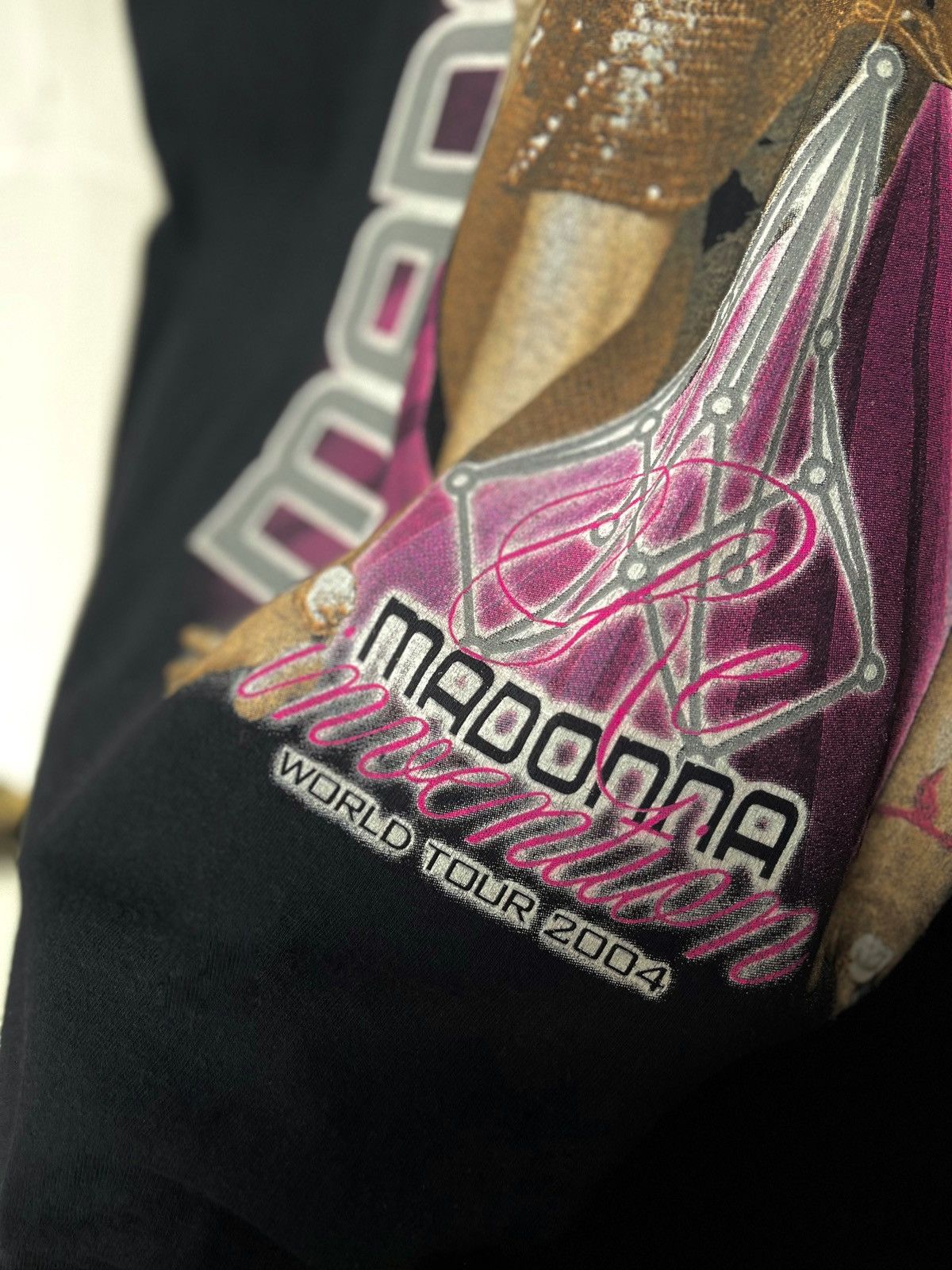 Fruit Of The Loom Vintage MADONNA Re-Invention Tour 2004 Size US XL / EU 56 / 4 - 3 Thumbnail