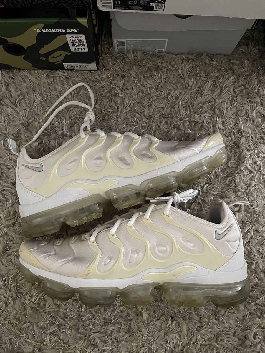 Nike Nike Air VaporMax Triple White Size US 12 / EU 45 - 2 Thumbnail