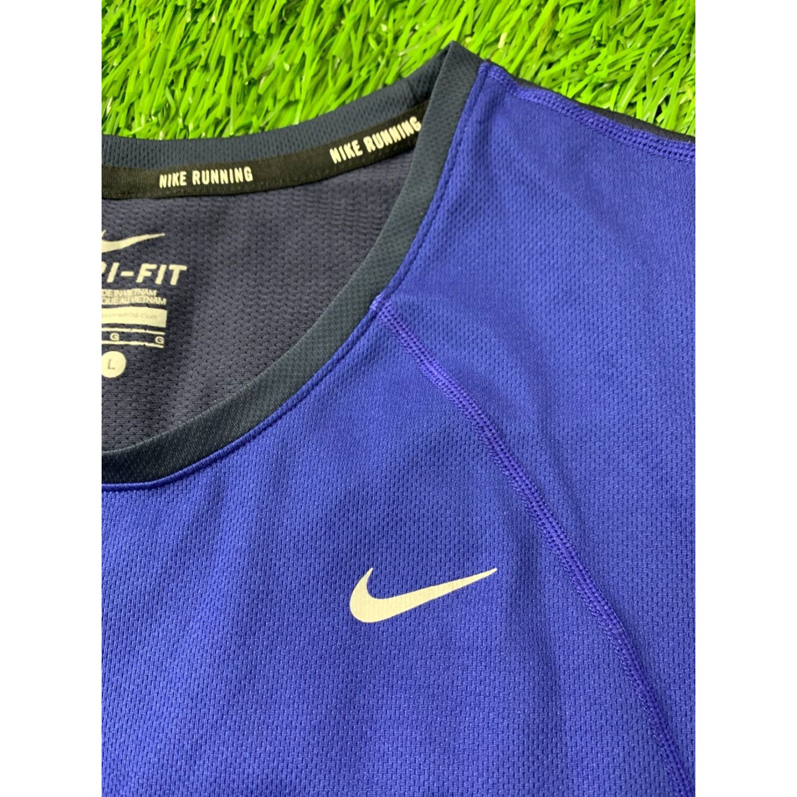 Nike Nike Dri-FIT Running Shirt Women M Blue and Black Training Jersey Tee 2016 Nike Shirt Women Shirt Training 2016 Run Womens Size M / US 6-8 / IT 42-44 - 3 Thumbnail