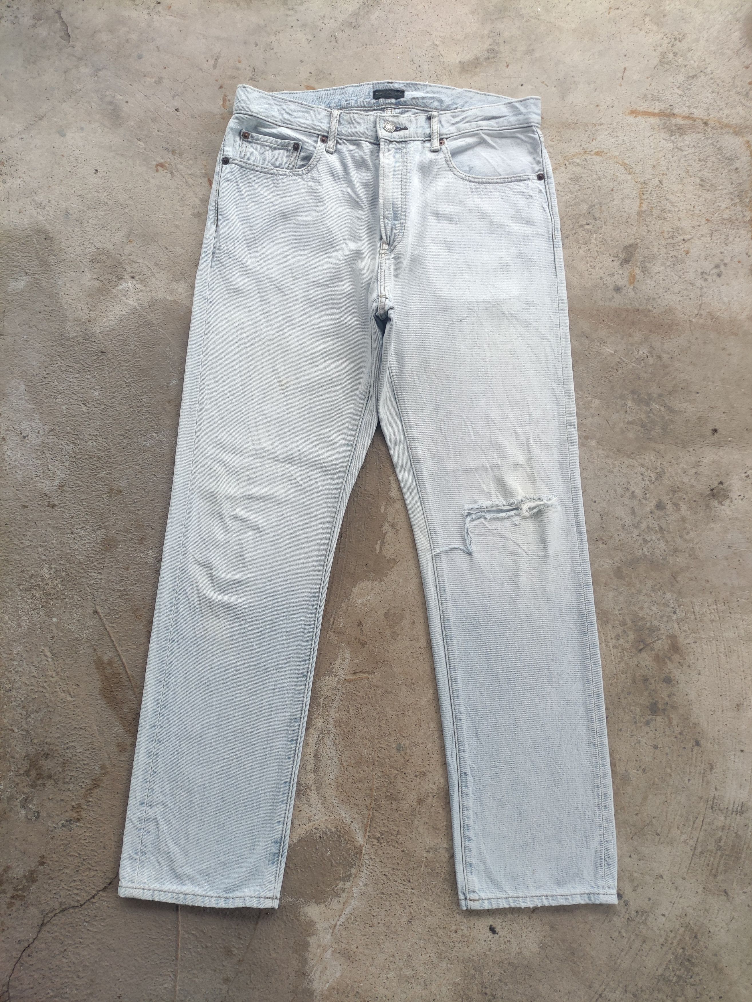 Japanese Brand Vintage Japanese Distressed Faded Denim Pants W34 Size US 34 / EU 50 - 1 Thumbnail