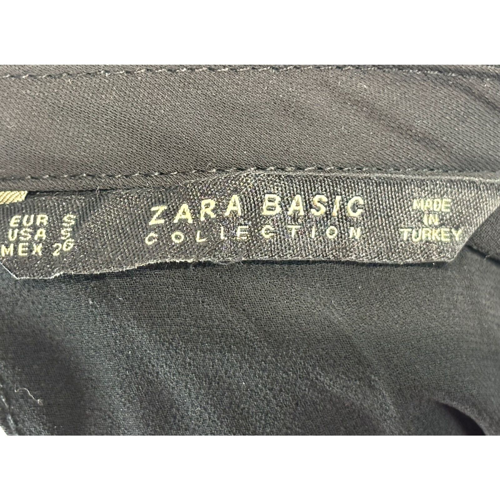 Zara VINTAGE? No. But we have Zara Basic Black Sleeveless Tiered Blouse with Silver Collar, Women, Size Small, Black, Sleeveless, Collared, Blouse. Size S / US 4 / IT 40 - 6 Thumbnail