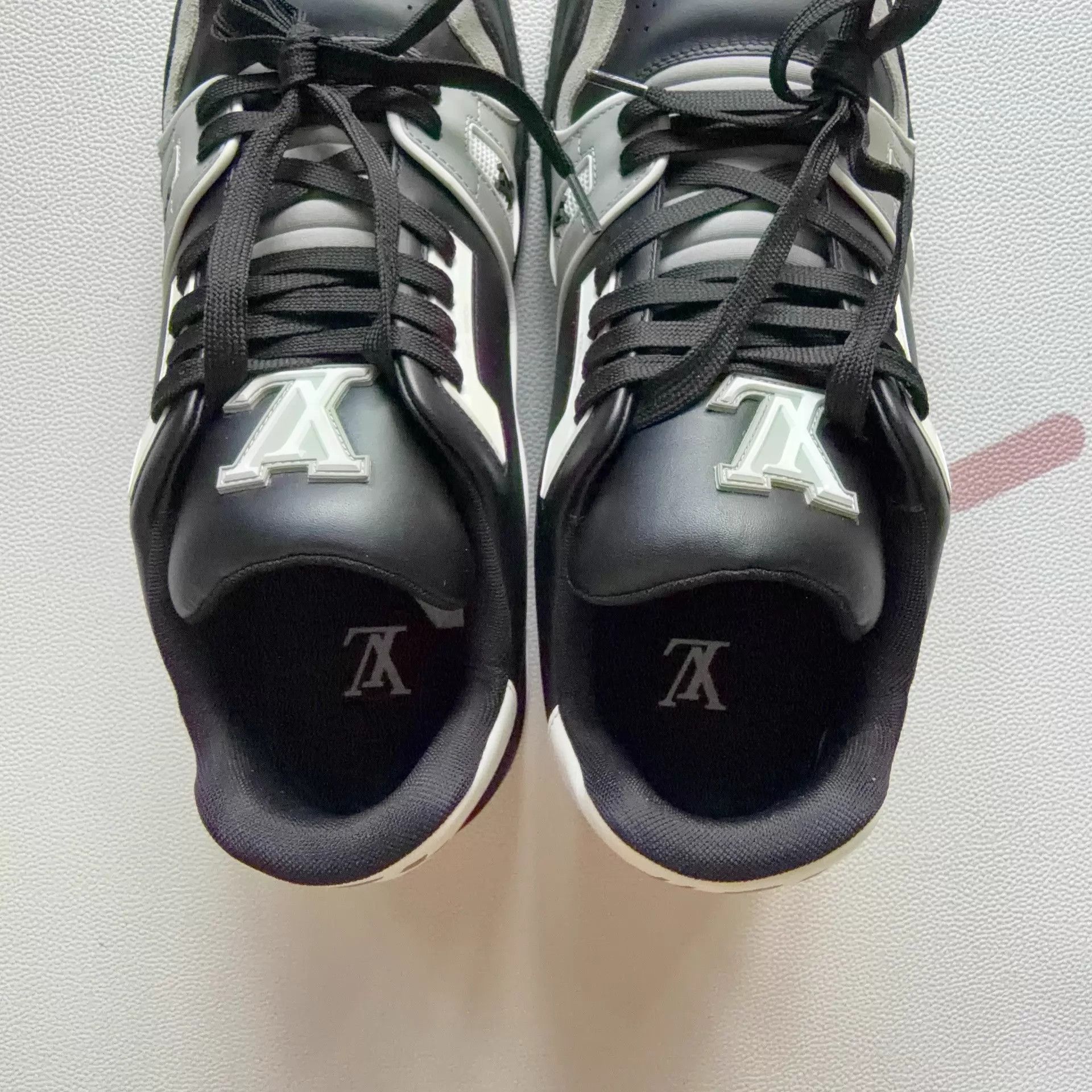 Louis Vuitton LV Trainer Black/Gray Cement US9/EU43 Mint Size US 10 / EU 43 - 8 Thumbnail