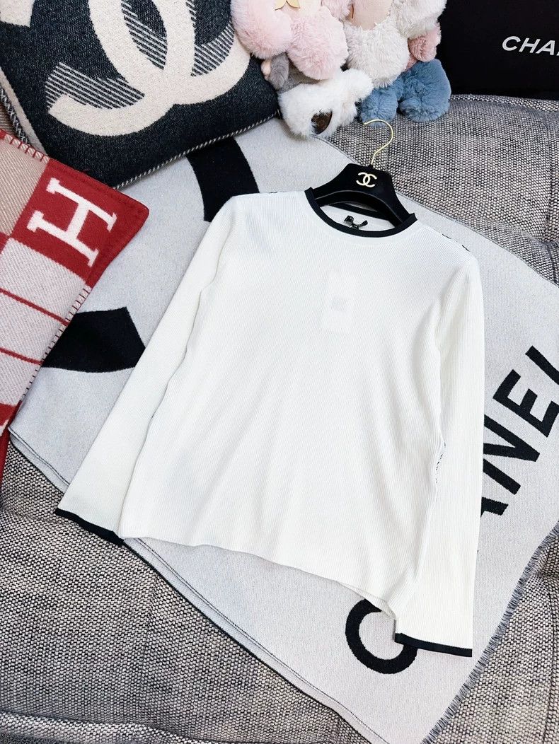 Chanel Chanel Logo on both sides white black border round neck lo Size S / US 4 / IT 40 - 9 Thumbnail