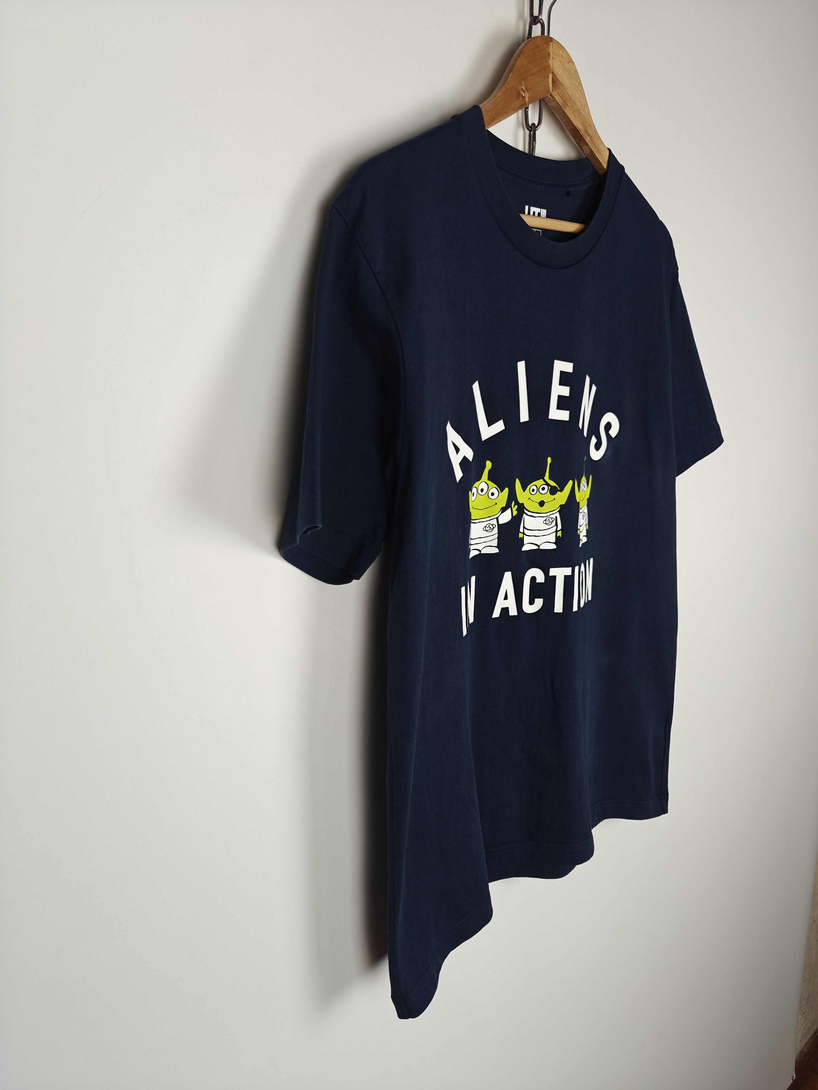 Uniqlo Uniqlo x Pixar T-Shirt Aliens Print Tee Blue size L Size US L / EU 52-54 / 3 - 5 Thumbnail