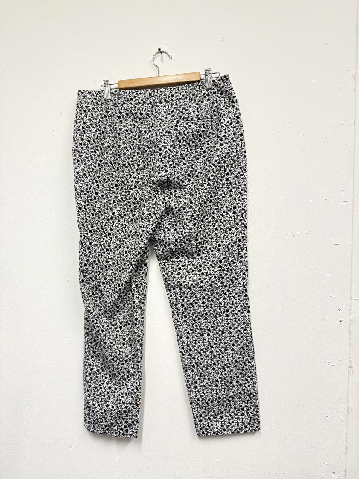 Other Miss Selfridge Black and White Floral Print Trousers UK 12 / Size 30" / US 8 / IT 44 - 4 Thumbnail