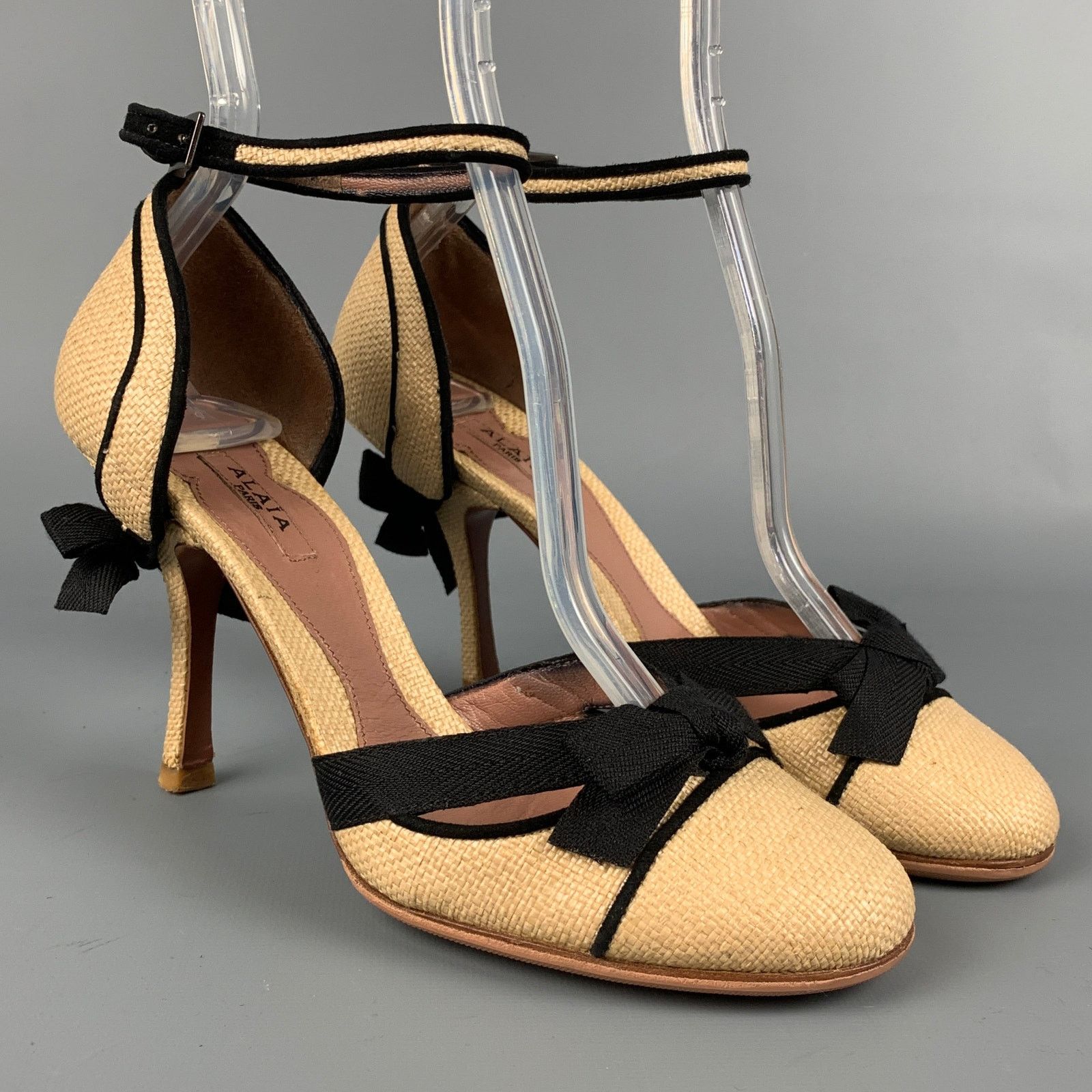 Alaia ALAIA Size 5.5 Natural & Black Straw Textured Bow Pumps Size US 5.5 / IT 35.5 - 2 Thumbnail