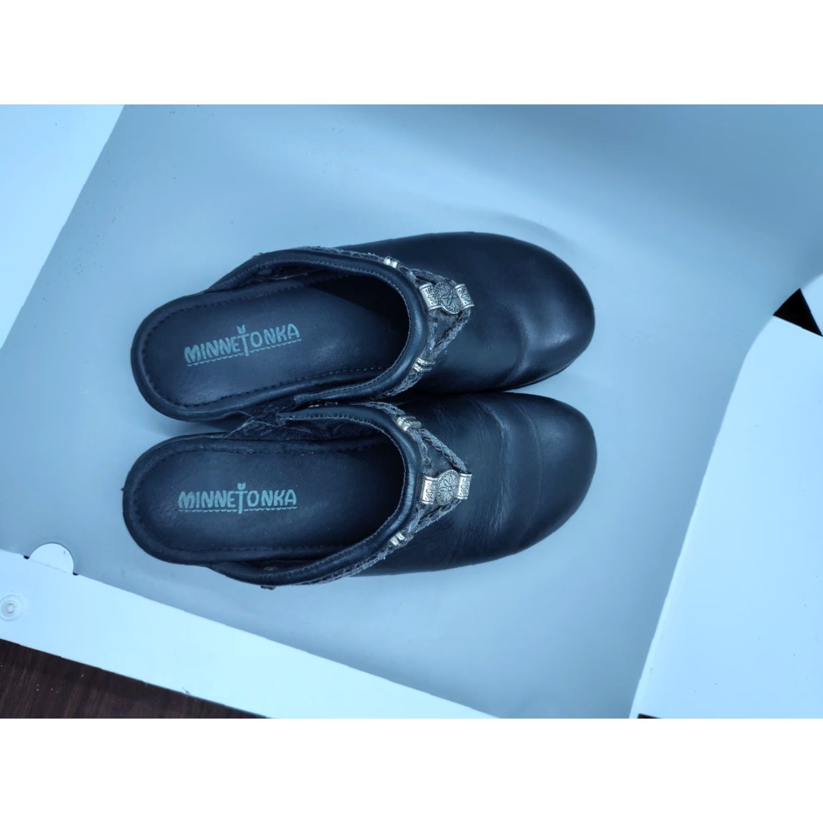 Minnetonka VINTAGE Minnetonka Women’s Clog Mule Flats Size 7 Black Leather Shoes Size US 7 / IT 37 - 6 Thumbnail