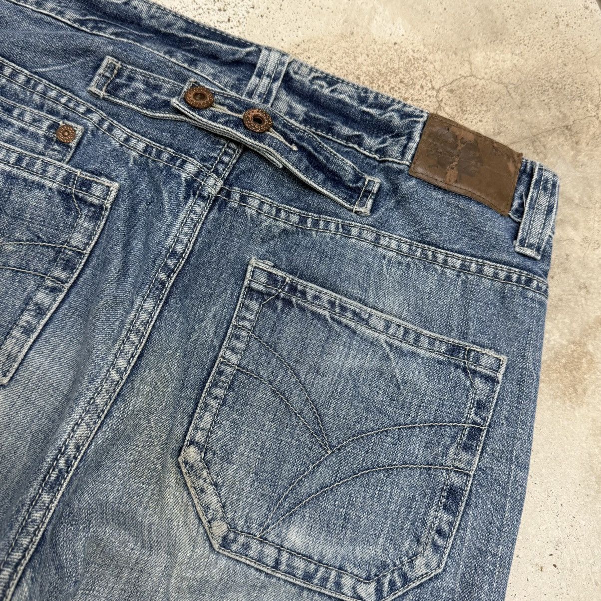 Japanese Brand Vintage Y2K Buckle Back Lightning i6w9 wash Denim Pants Size US 35 - 15 Thumbnail