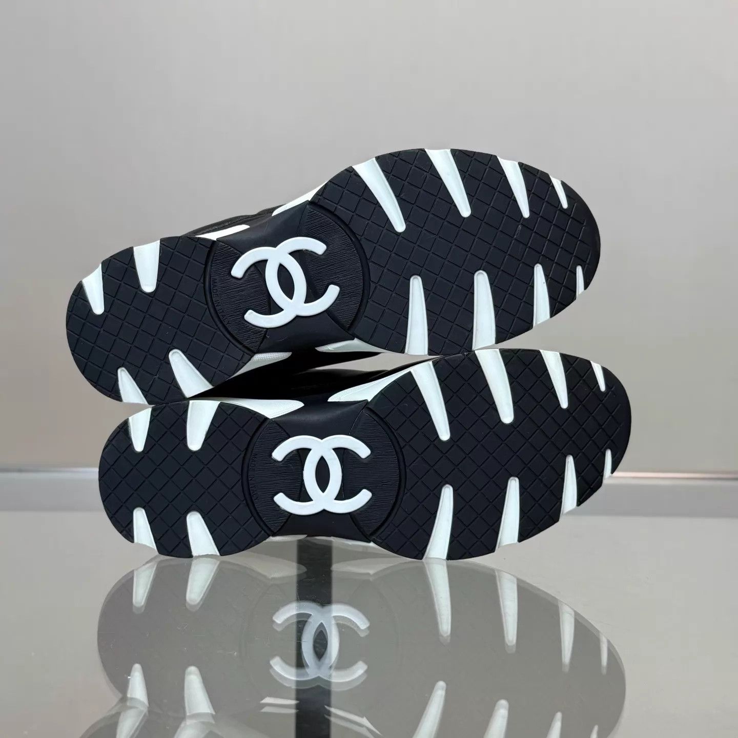 Chanel CHANEL 23K Black White CC Logo Sneakers Women's 37.5 New Size US 7 / IT 37 - 7 Thumbnail